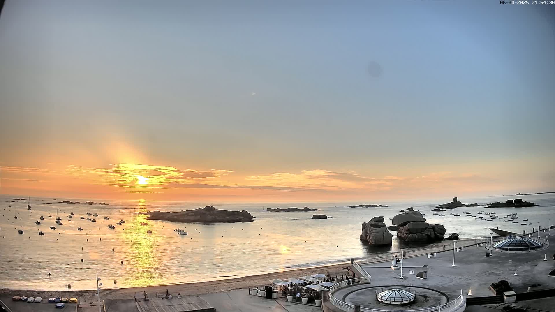 Trégastel, Plage du Coz - Pors Beach Live Cam - Lannion, Côtes-d'Armor, Bretagne, France