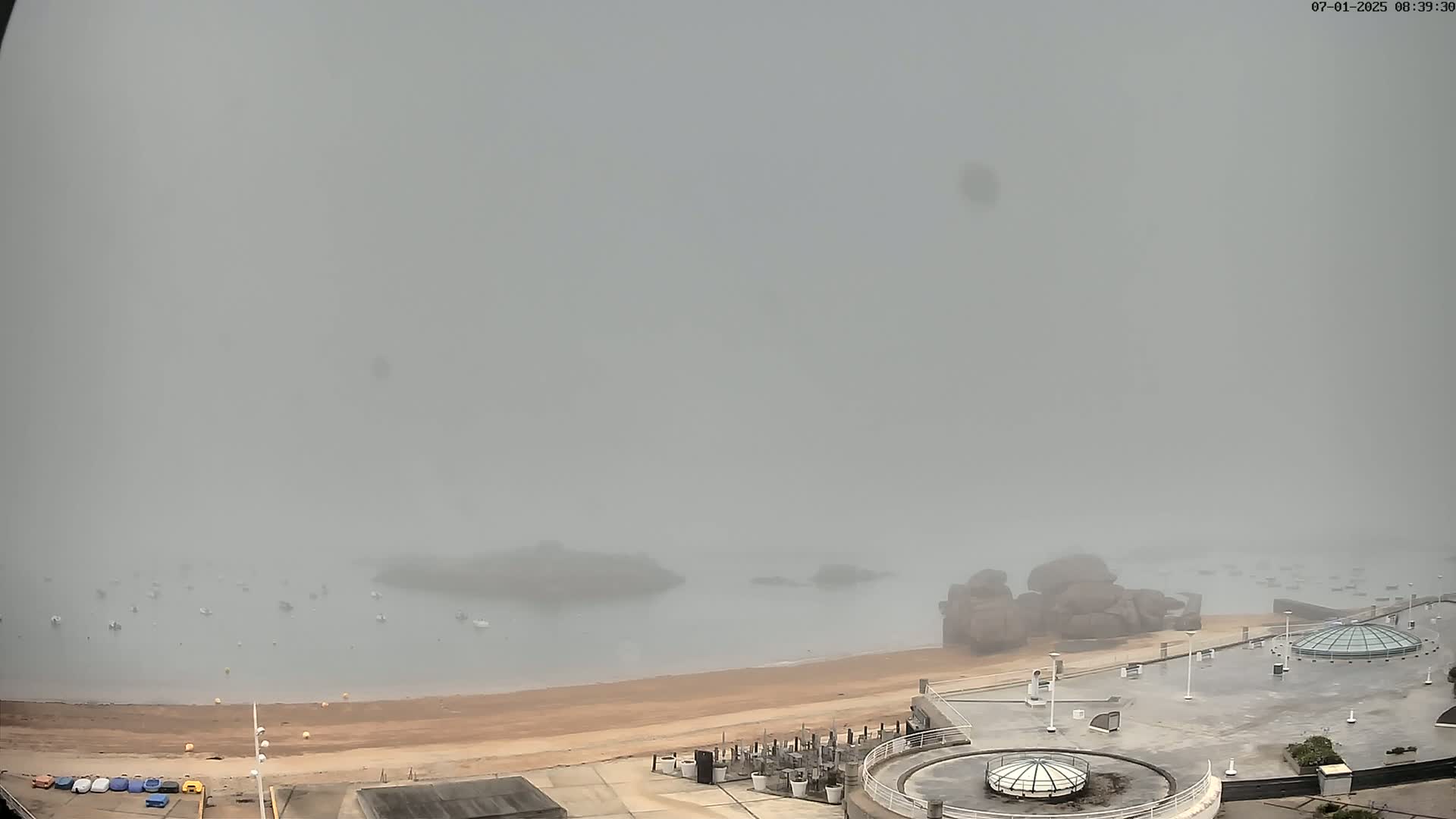 Trégastel, Plage du Coz - Pors Beach Live Cam - Lannion, Côtes-d'Armor, Bretagne, France