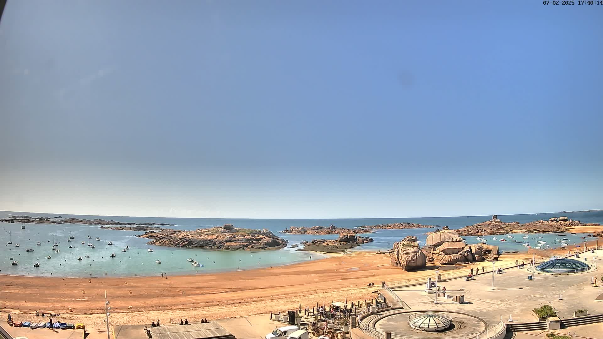 Trégastel, Plage du Coz - Pors Beach Live Cam - Lannion, Côtes-d'Armor, Bretagne, France