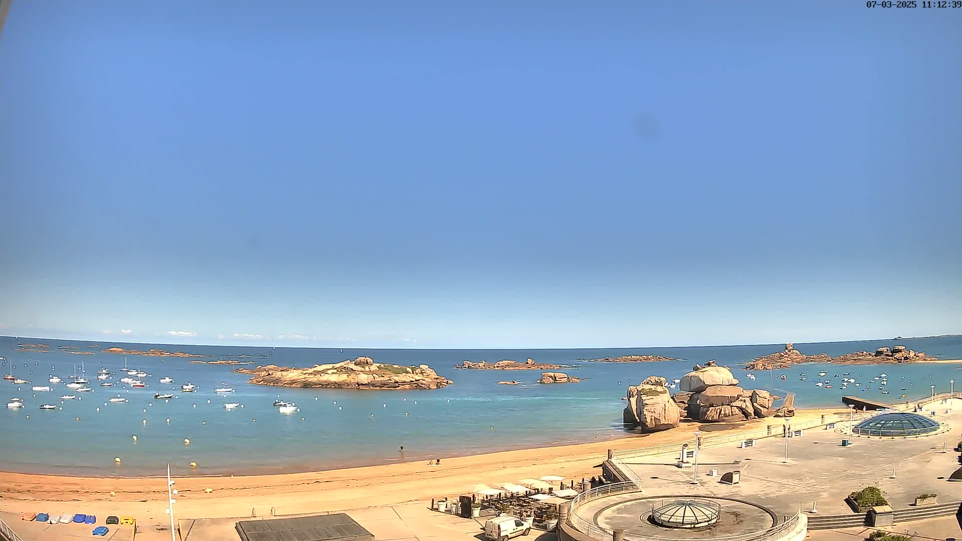 Trégastel, Plage du Coz - Pors Beach Live Cam - Lannion, Côtes-d'Armor, Bretagne, France