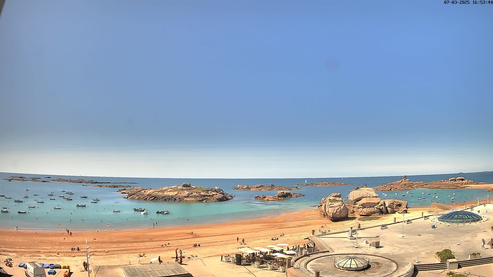 Trégastel, Plage du Coz - Pors Beach Live Cam - Lannion, Côtes-d'Armor, Bretagne, France