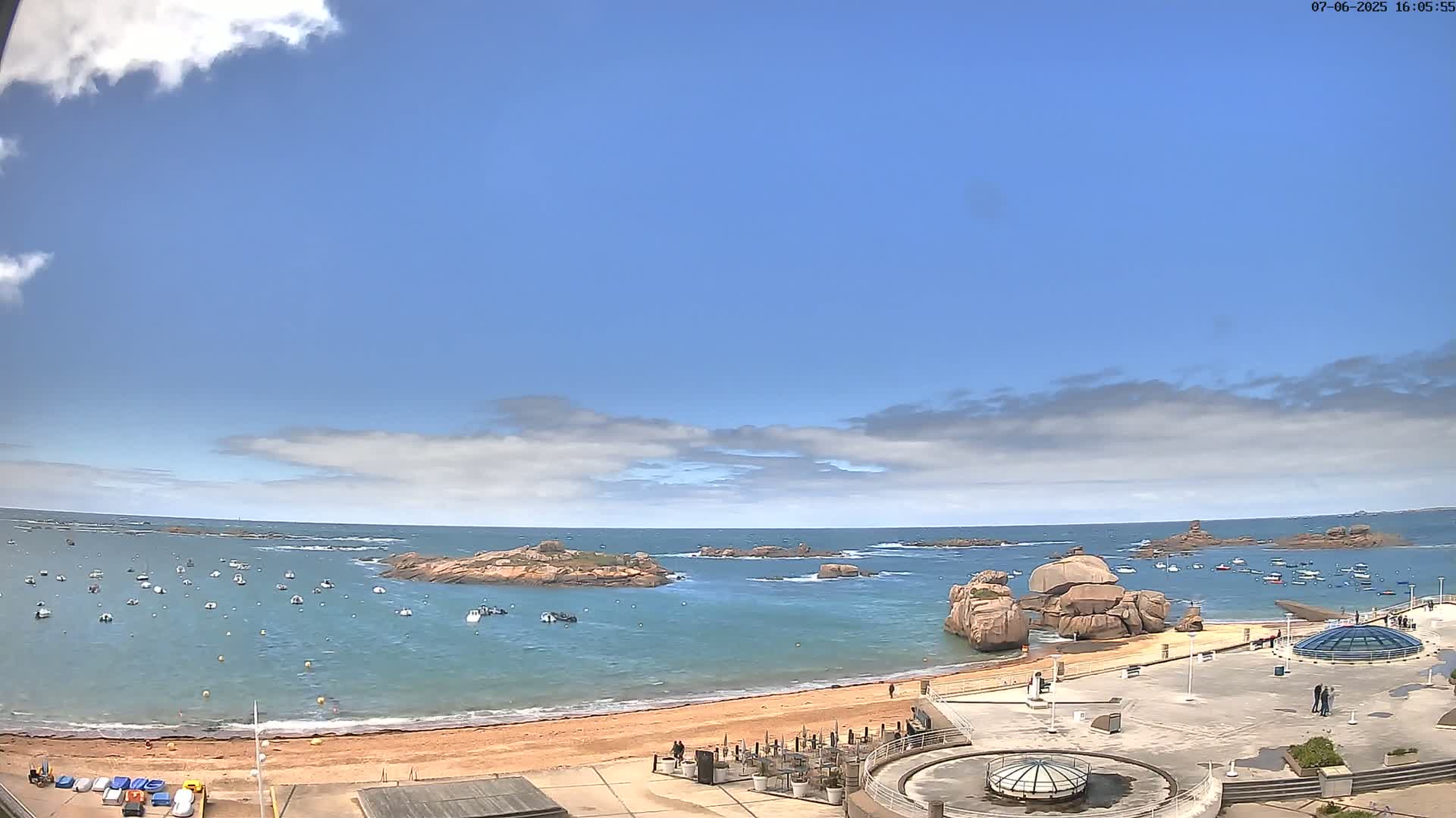 Trégastel, Plage du Coz - Pors Beach Live Cam - Lannion, Côtes-d'Armor, Bretagne, France