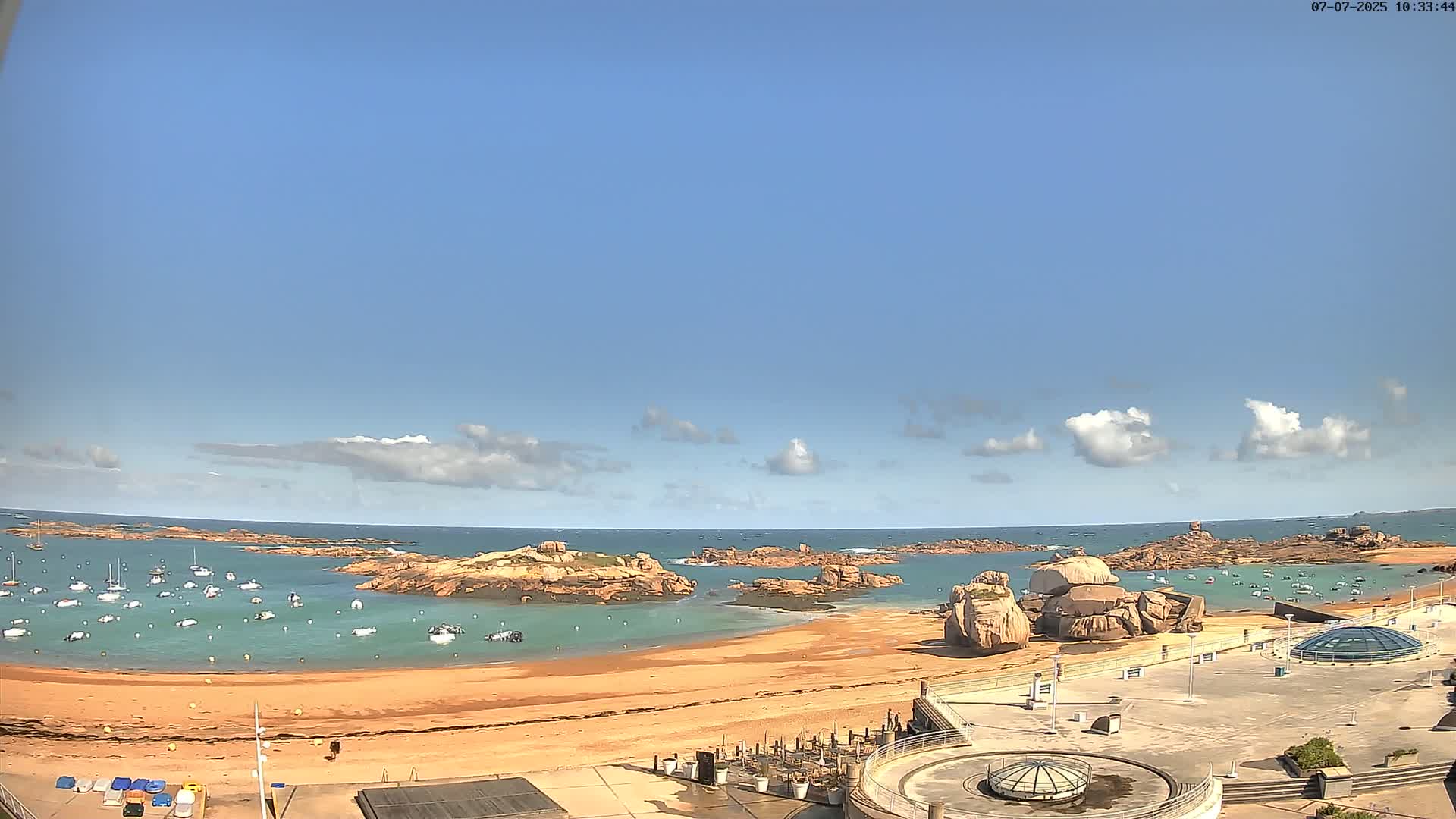 Trégastel, Plage du Coz - Pors Beach Live Cam - Lannion, Côtes-d'Armor, Bretagne, France