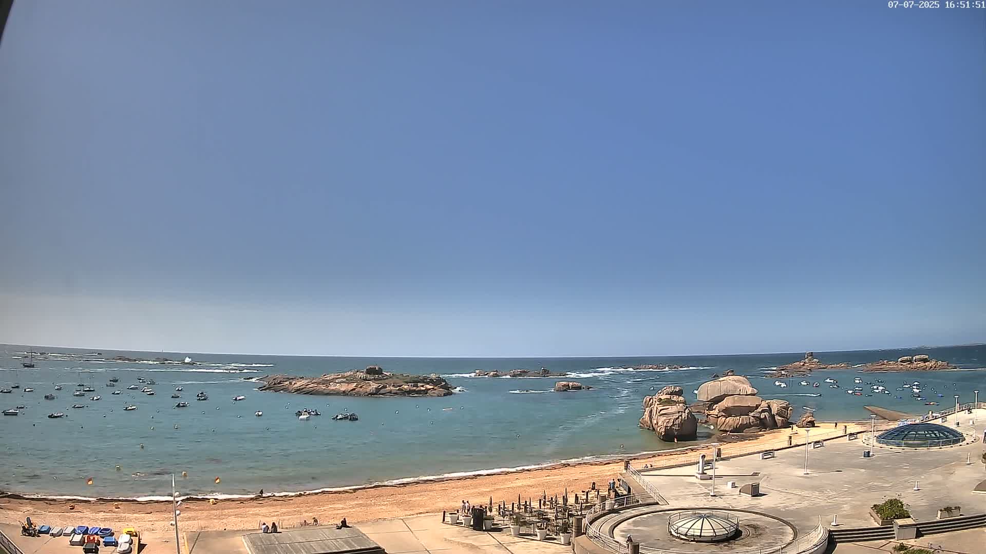 Trégastel, Plage du Coz - Pors Beach Live Cam - Lannion, Côtes-d'Armor, Bretagne, France