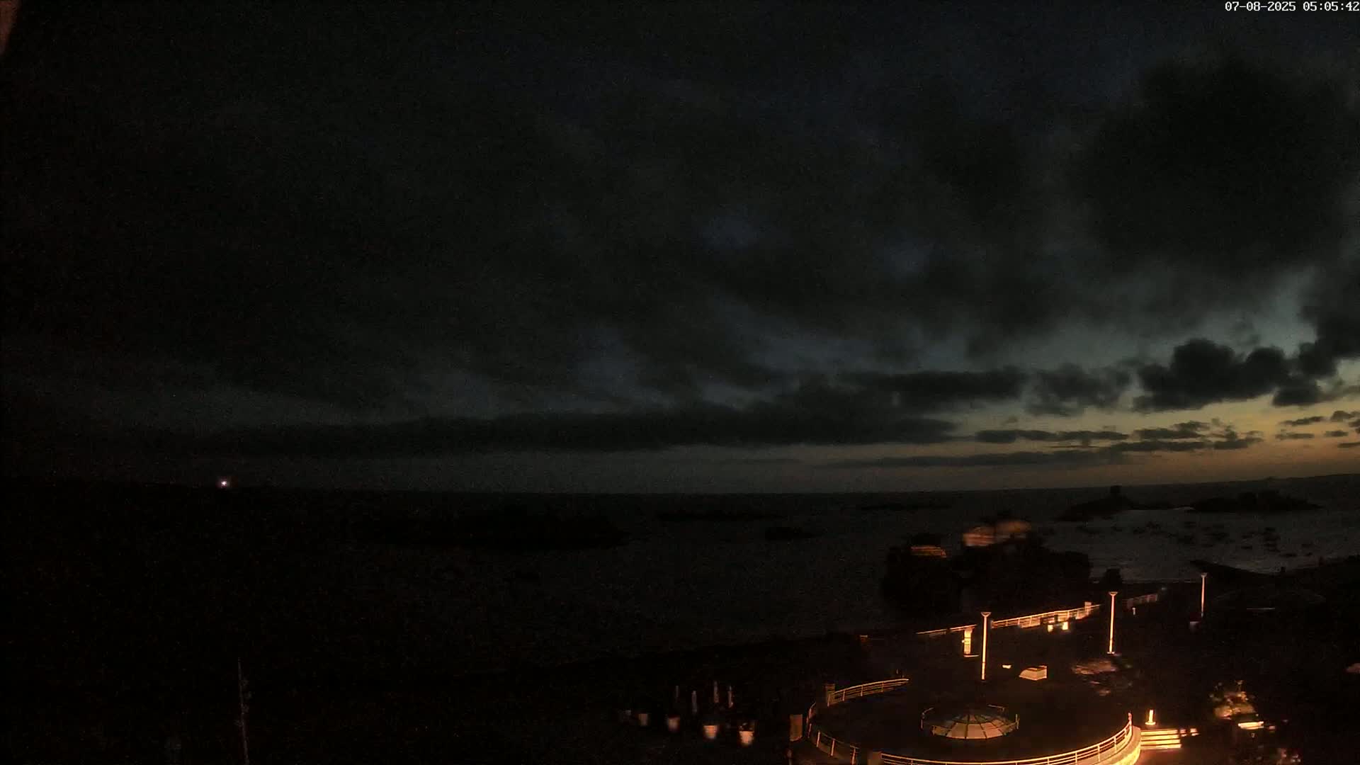 Trégastel, Plage du Coz - Pors Beach Live Cam - Lannion, Côtes-d'Armor, Bretagne, France