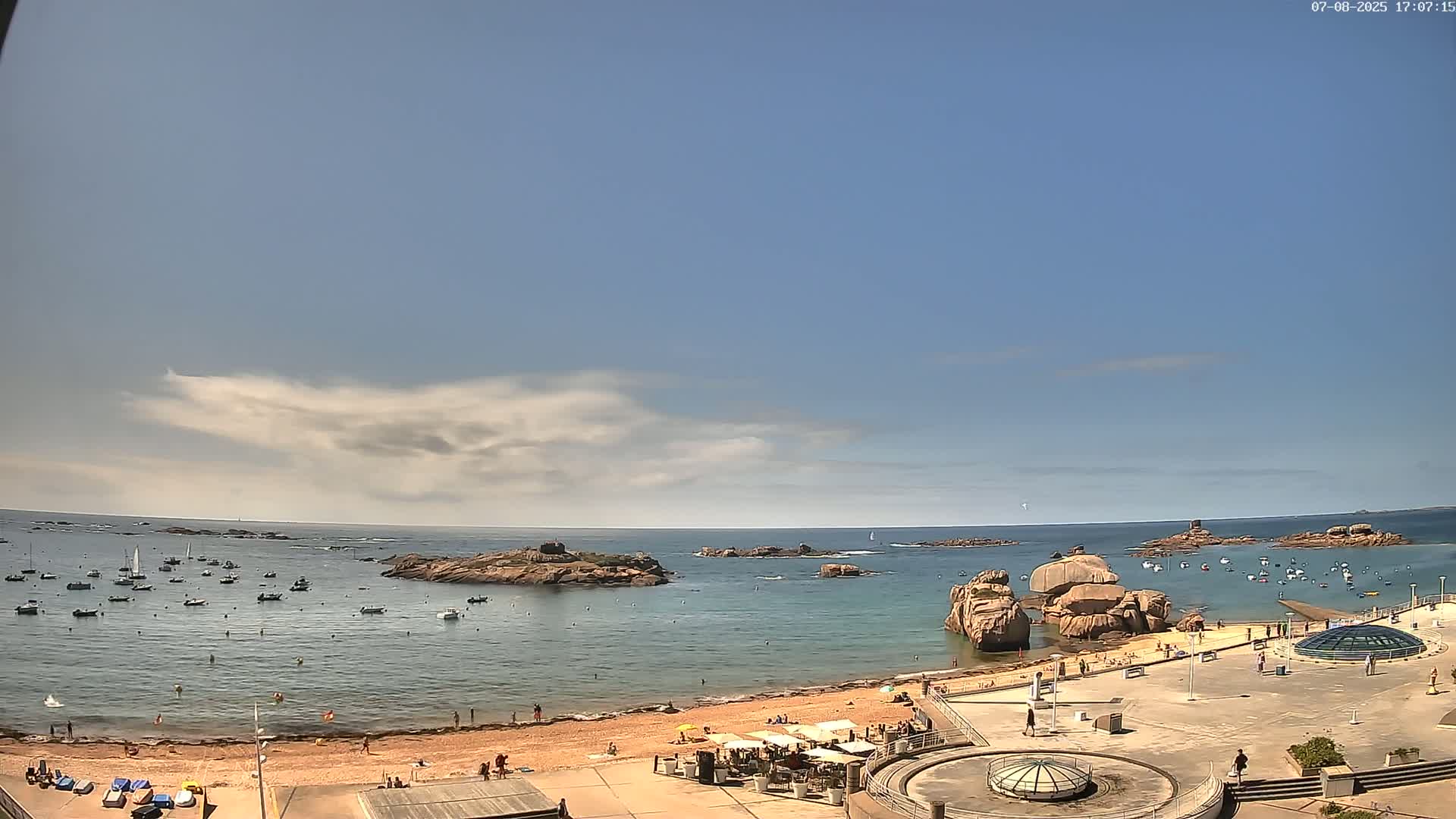 Trégastel, Plage du Coz - Pors Beach Live Cam - Lannion, Côtes-d'Armor, Bretagne, France