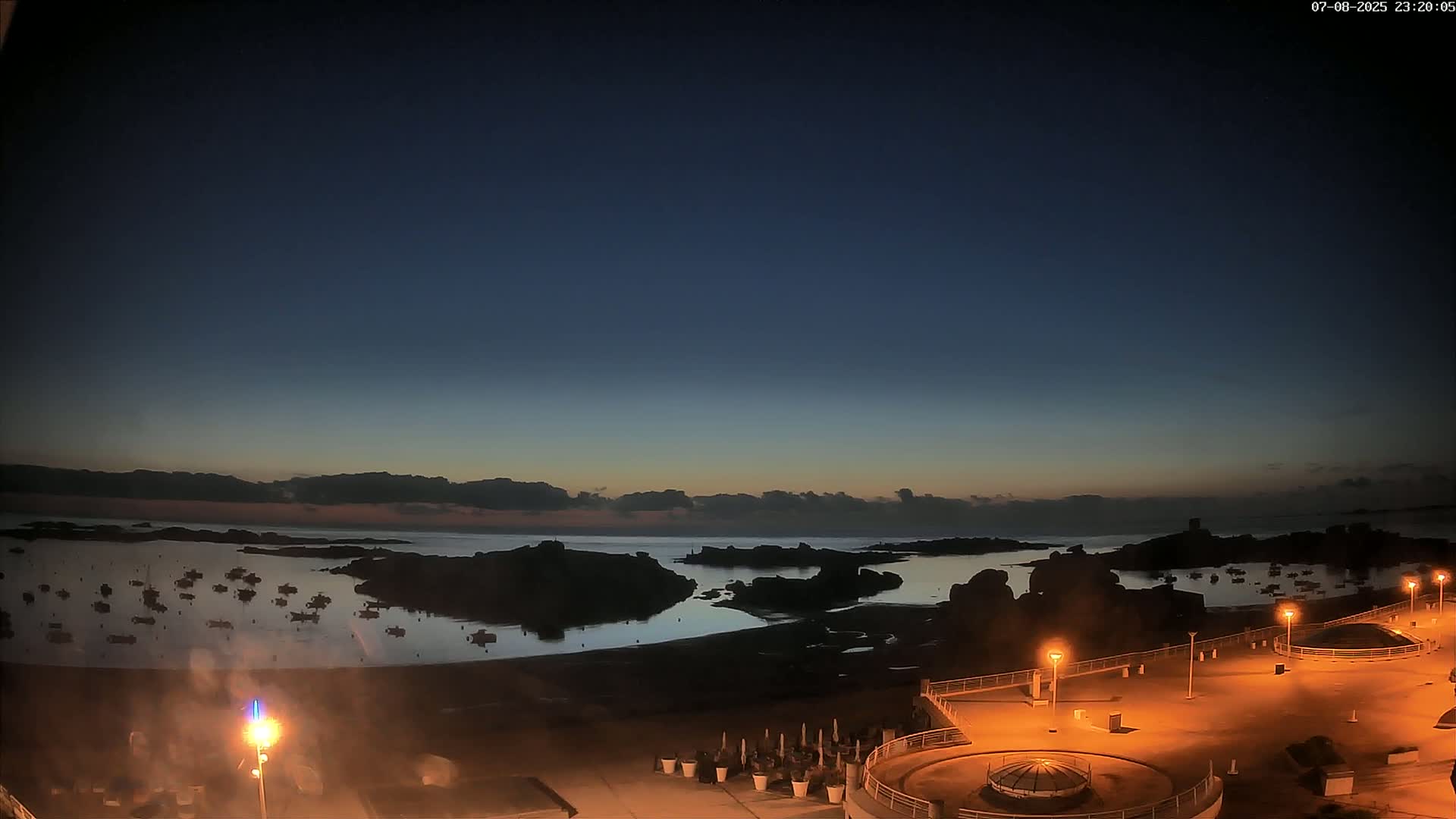 Trégastel, Plage du Coz - Pors Beach Live Cam - Lannion, Côtes-d'Armor, Bretagne, France