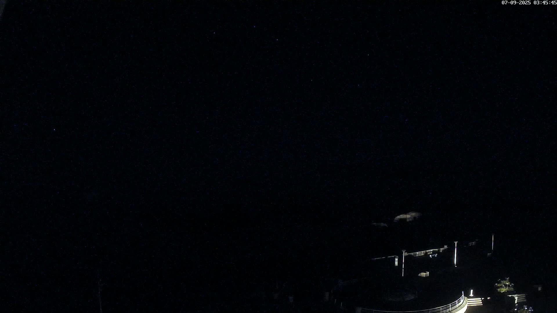 Trégastel, Plage du Coz - Pors Beach Live Cam - Lannion, Côtes-d'Armor, Bretagne, France