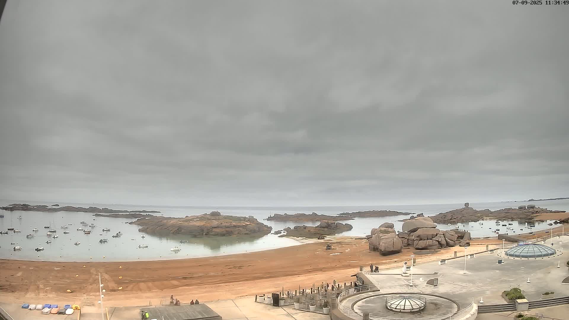 Trégastel, Plage du Coz - Pors Beach Live Cam - Lannion, Côtes-d'Armor, Bretagne, France