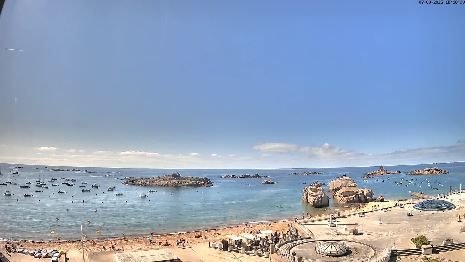 Trégastel, Plage du Coz - Pors Beach Live Cam - Lannion, Côtes-d'Armor, Bretagne, France