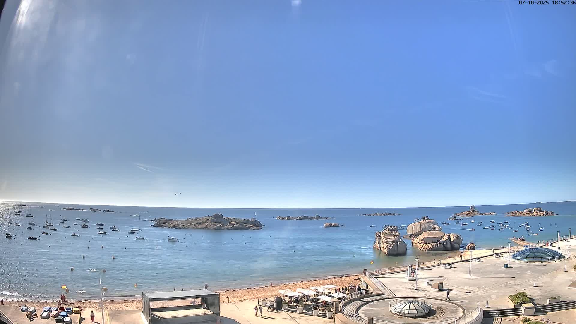 Trégastel, Plage du Coz - Pors Beach Live Cam - Lannion, Côtes-d'Armor, Bretagne, France