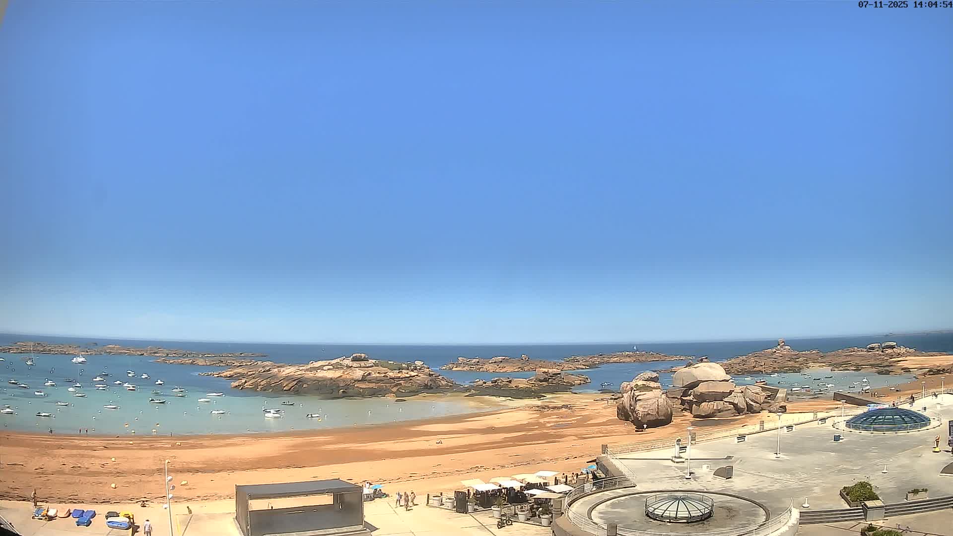 Trégastel, Plage du Coz - Pors Beach Live Cam - Lannion, Côtes-d'Armor, Bretagne, France