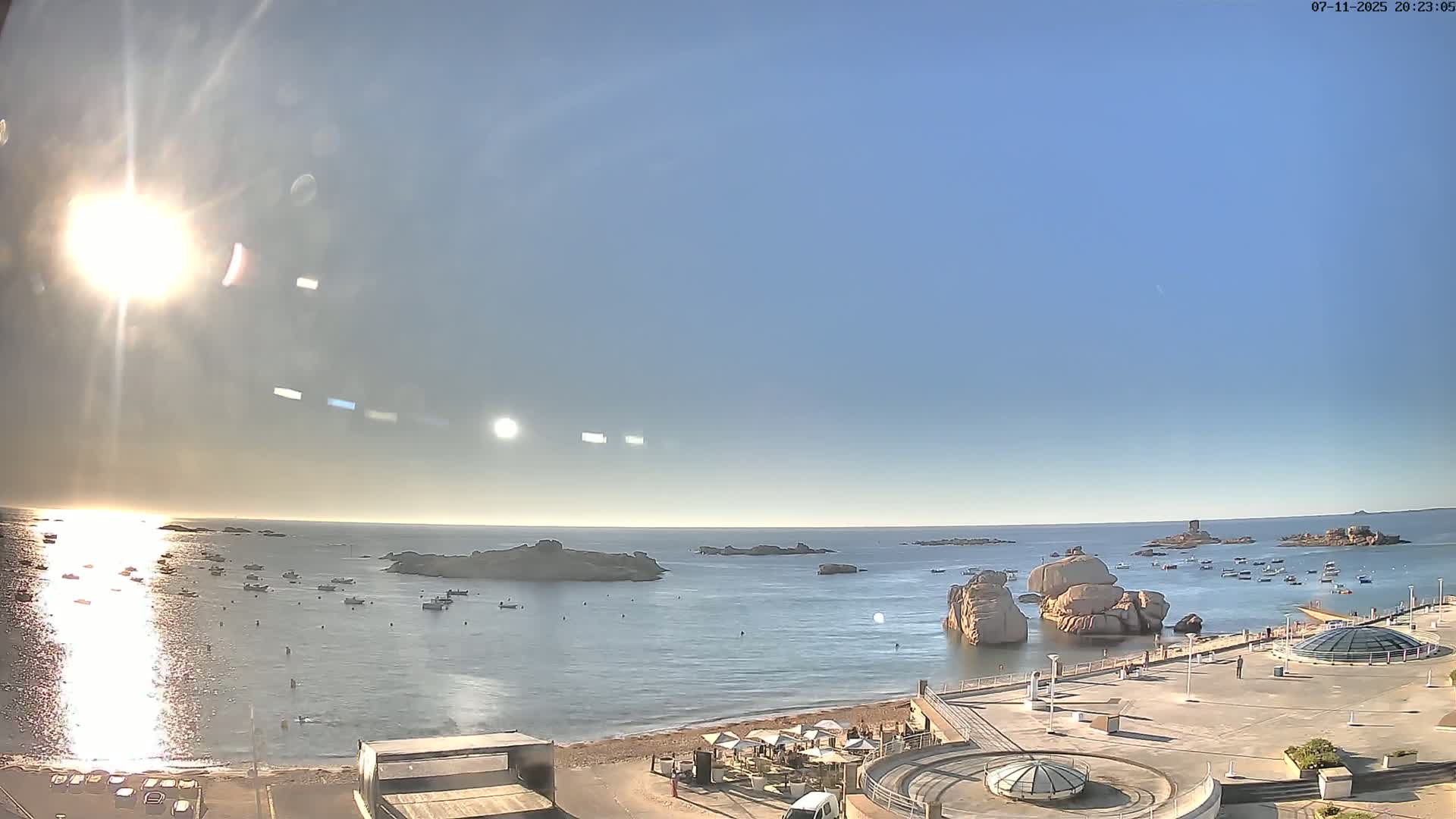 Trégastel, Plage du Coz - Pors Beach Live Cam - Lannion, Côtes-d'Armor, Bretagne, France