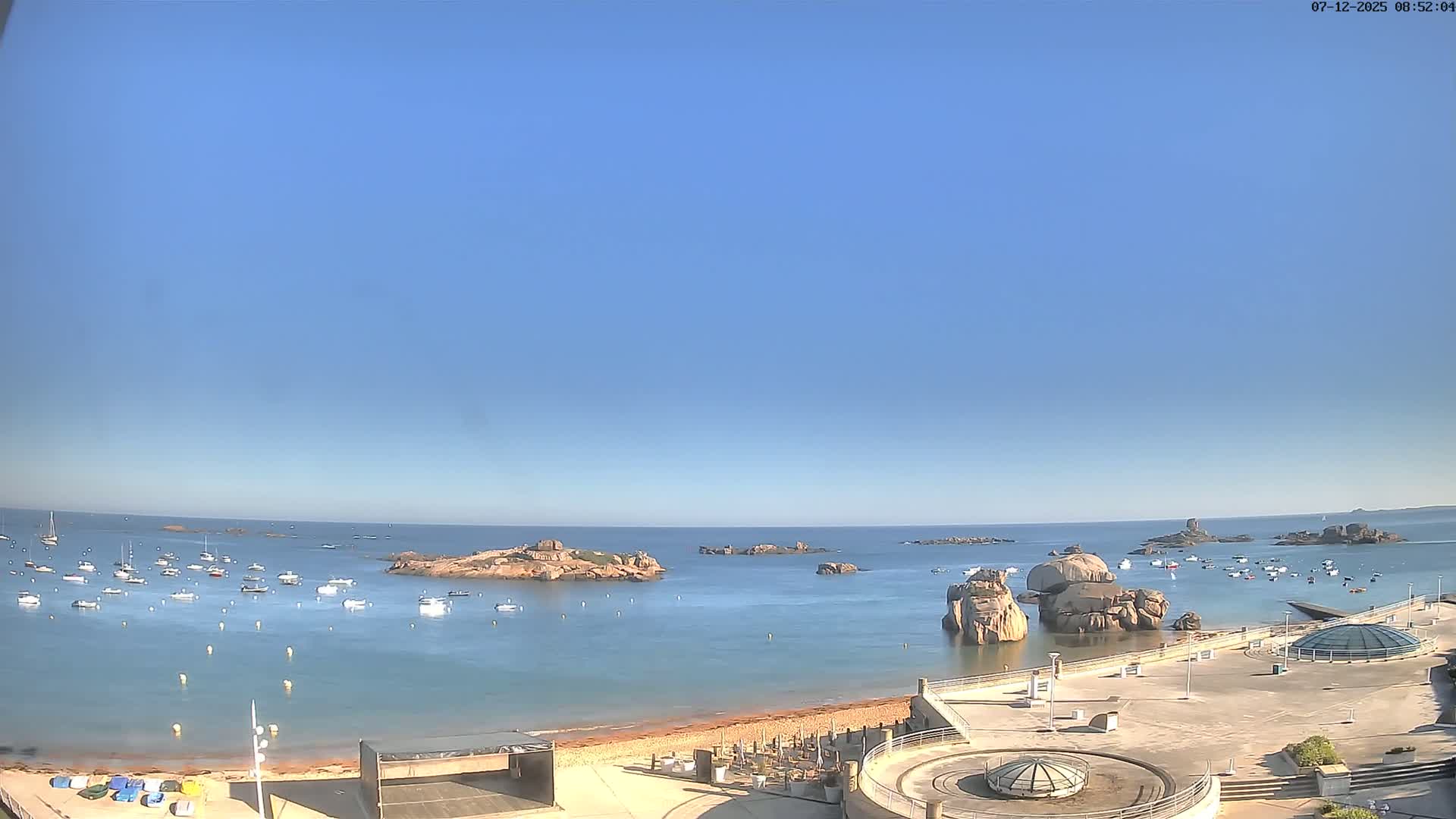 Trégastel, Plage du Coz - Pors Beach Live Cam - Lannion, Côtes-d'Armor, Bretagne, France