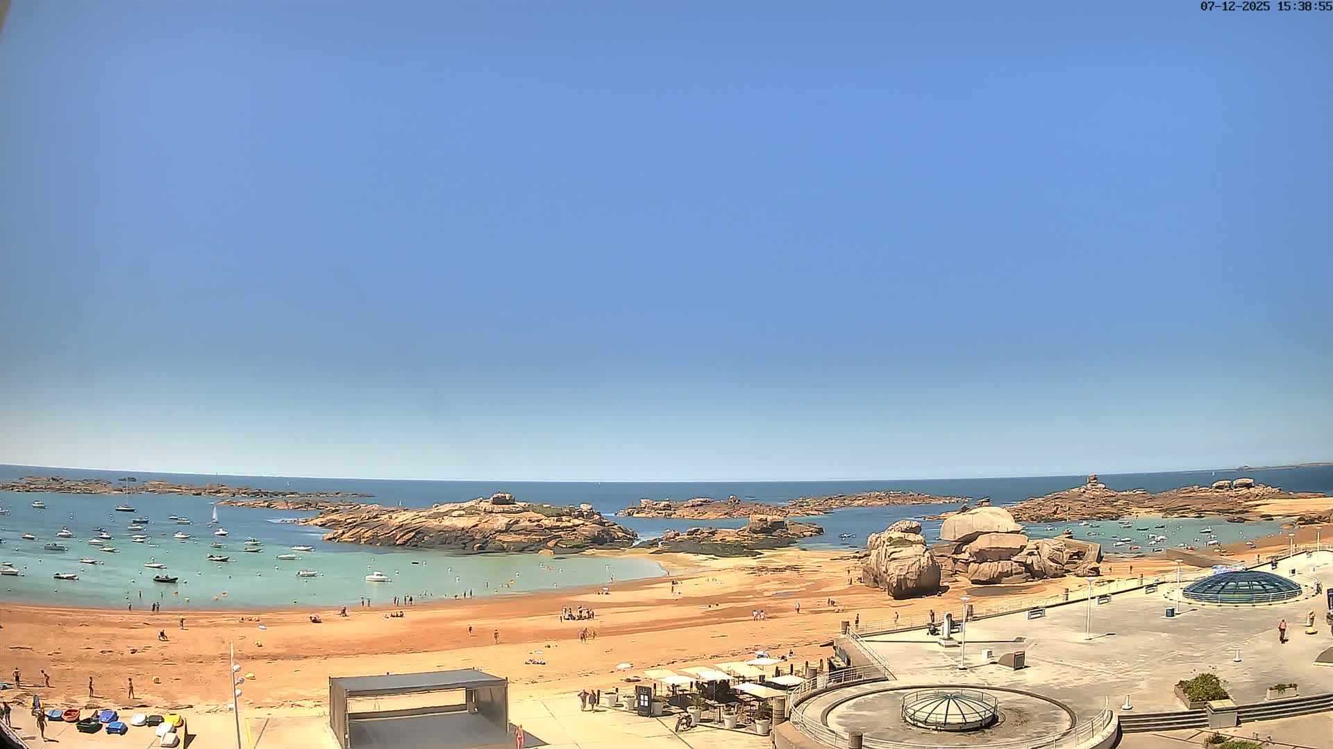 Trégastel, Plage du Coz - Pors Beach Live Cam - Lannion, Côtes-d'Armor, Bretagne, France