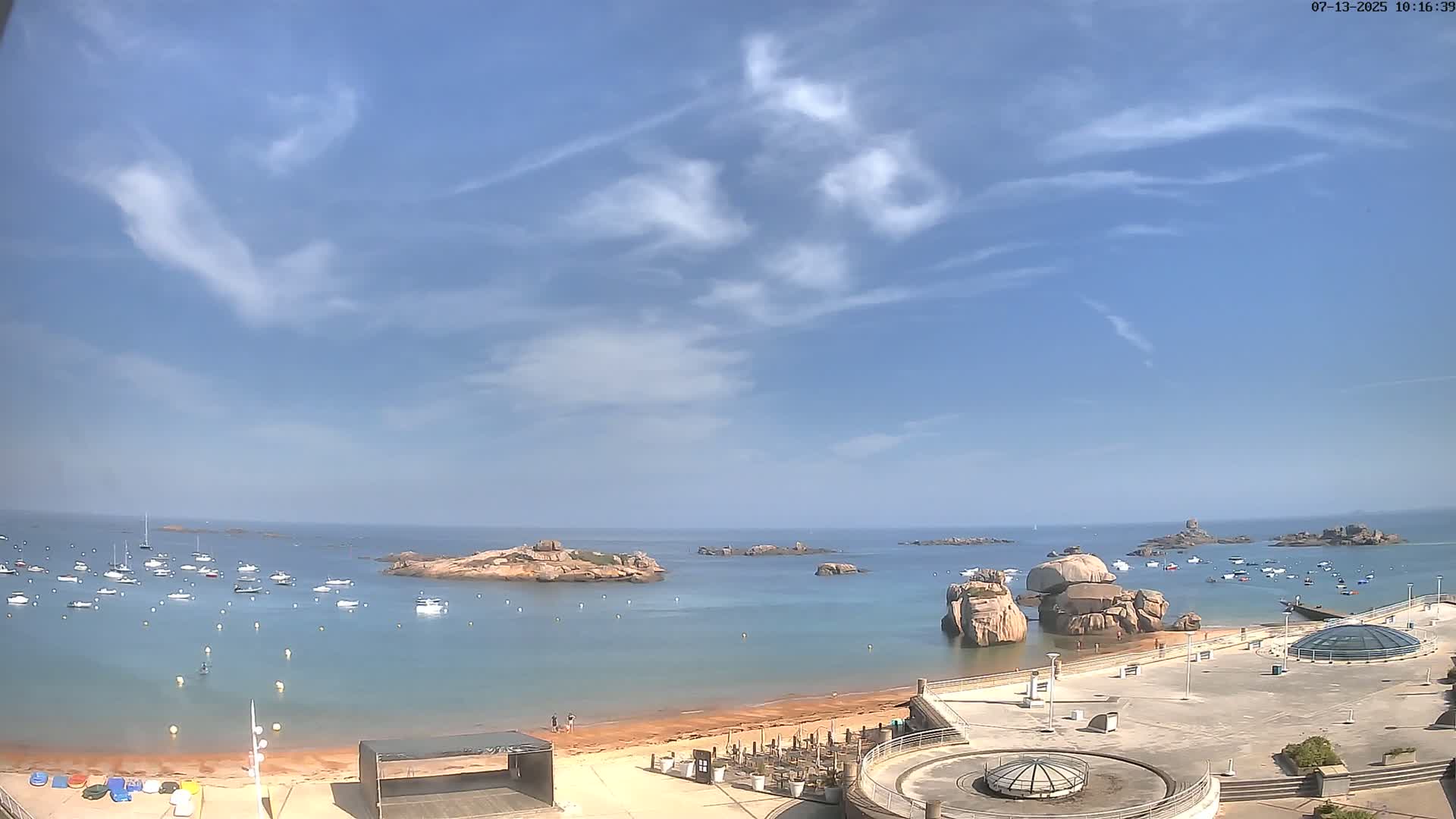 Trégastel, Plage du Coz - Pors Beach Live Cam - Lannion, Côtes-d'Armor, Bretagne, France