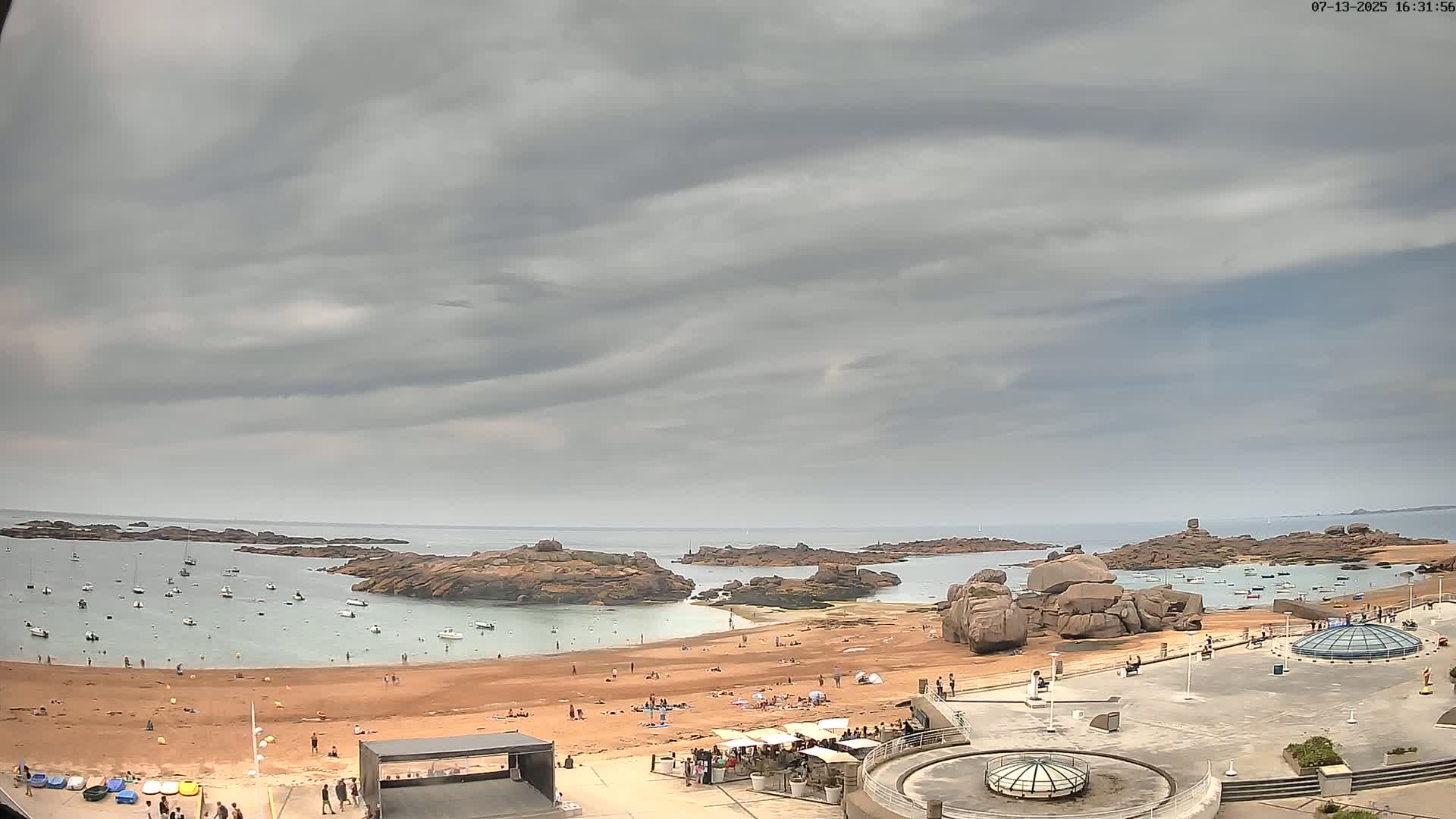 Trégastel, Plage du Coz - Pors Beach Live Cam - Lannion, Côtes-d'Armor, Bretagne, France
