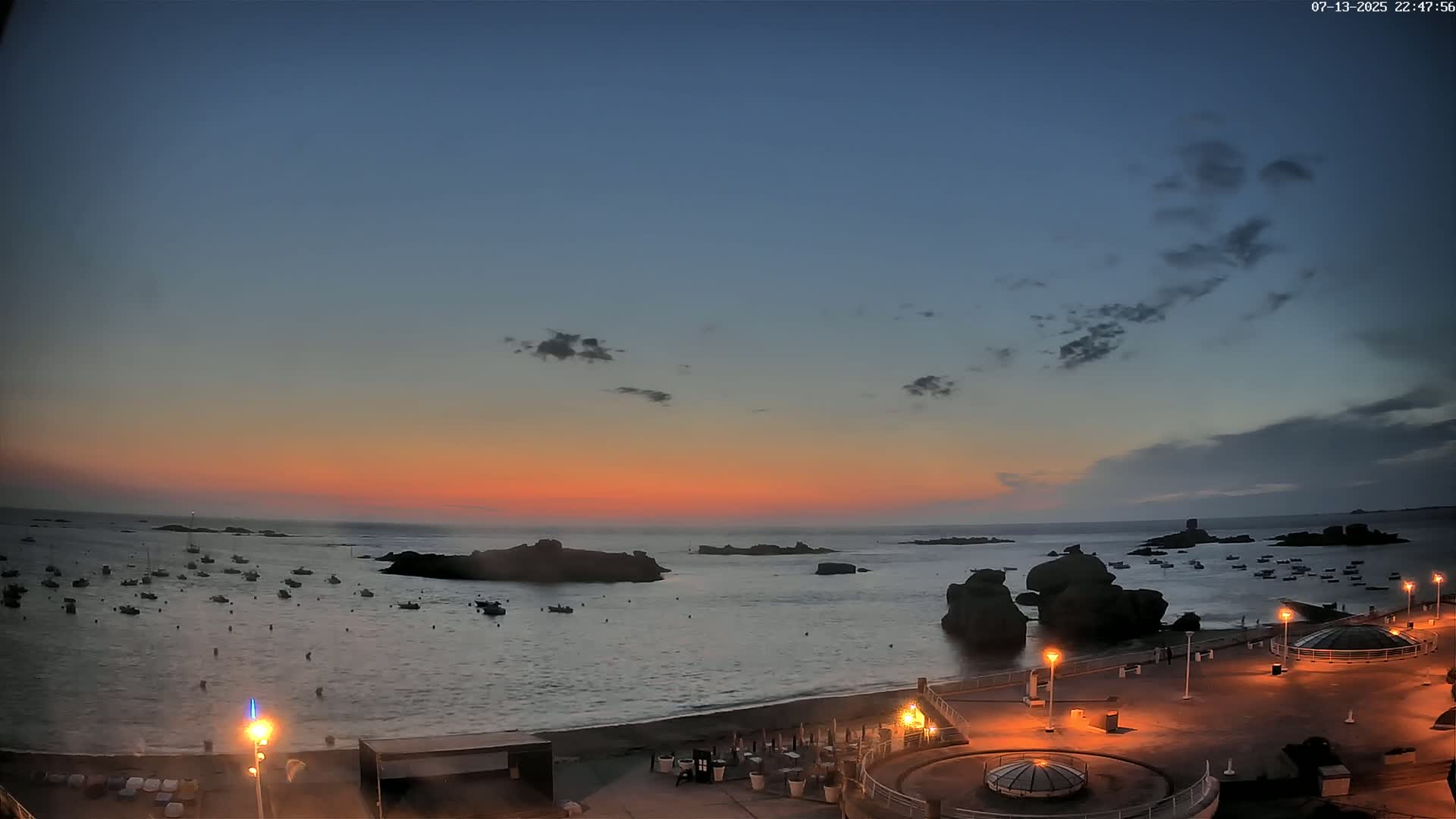 Trégastel, Plage du Coz - Pors Beach Live Cam - Lannion, Côtes-d'Armor, Bretagne, France