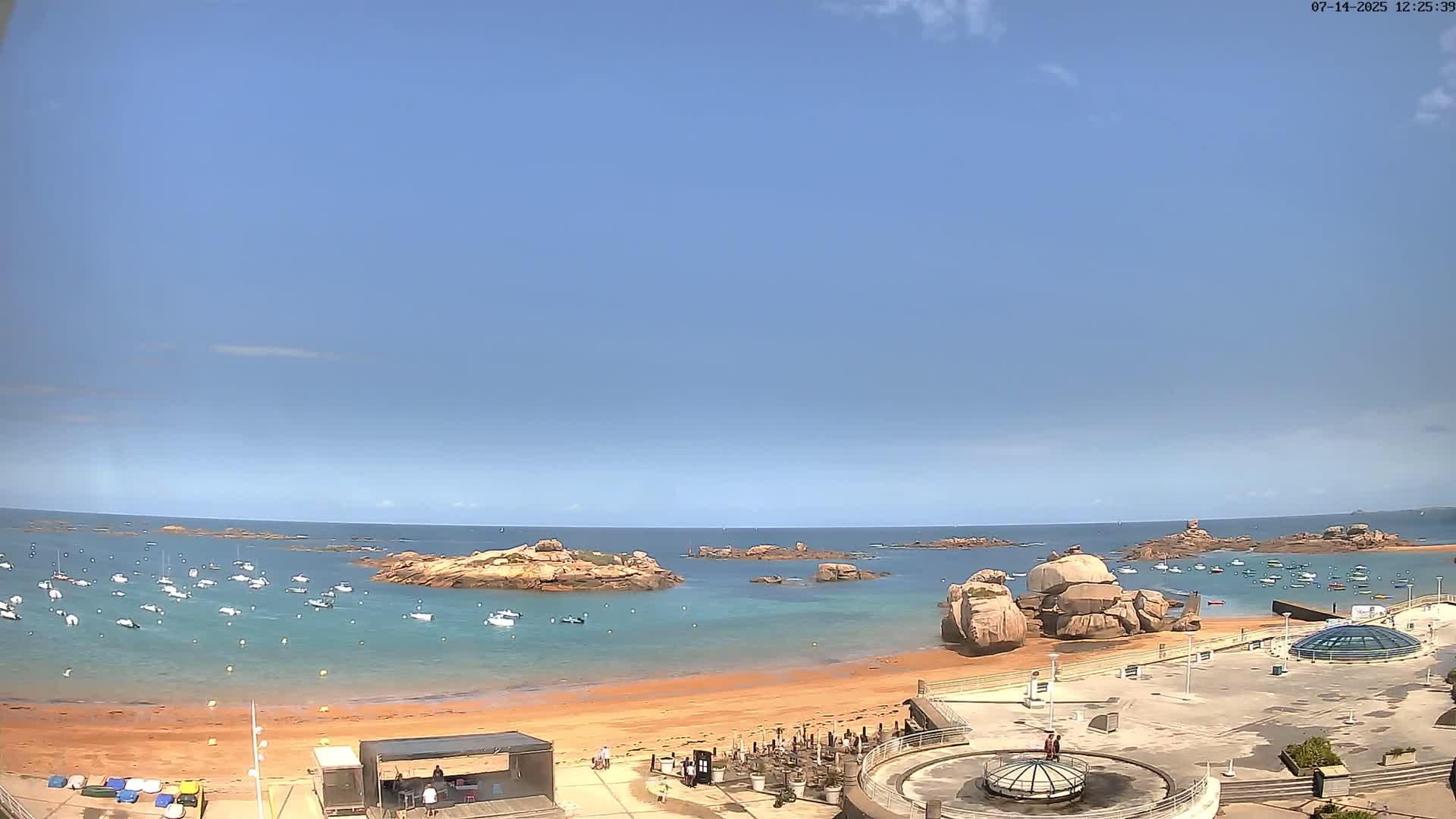 Trégastel, Plage du Coz - Pors Beach Live Cam - Lannion, Côtes-d'Armor, Bretagne, France