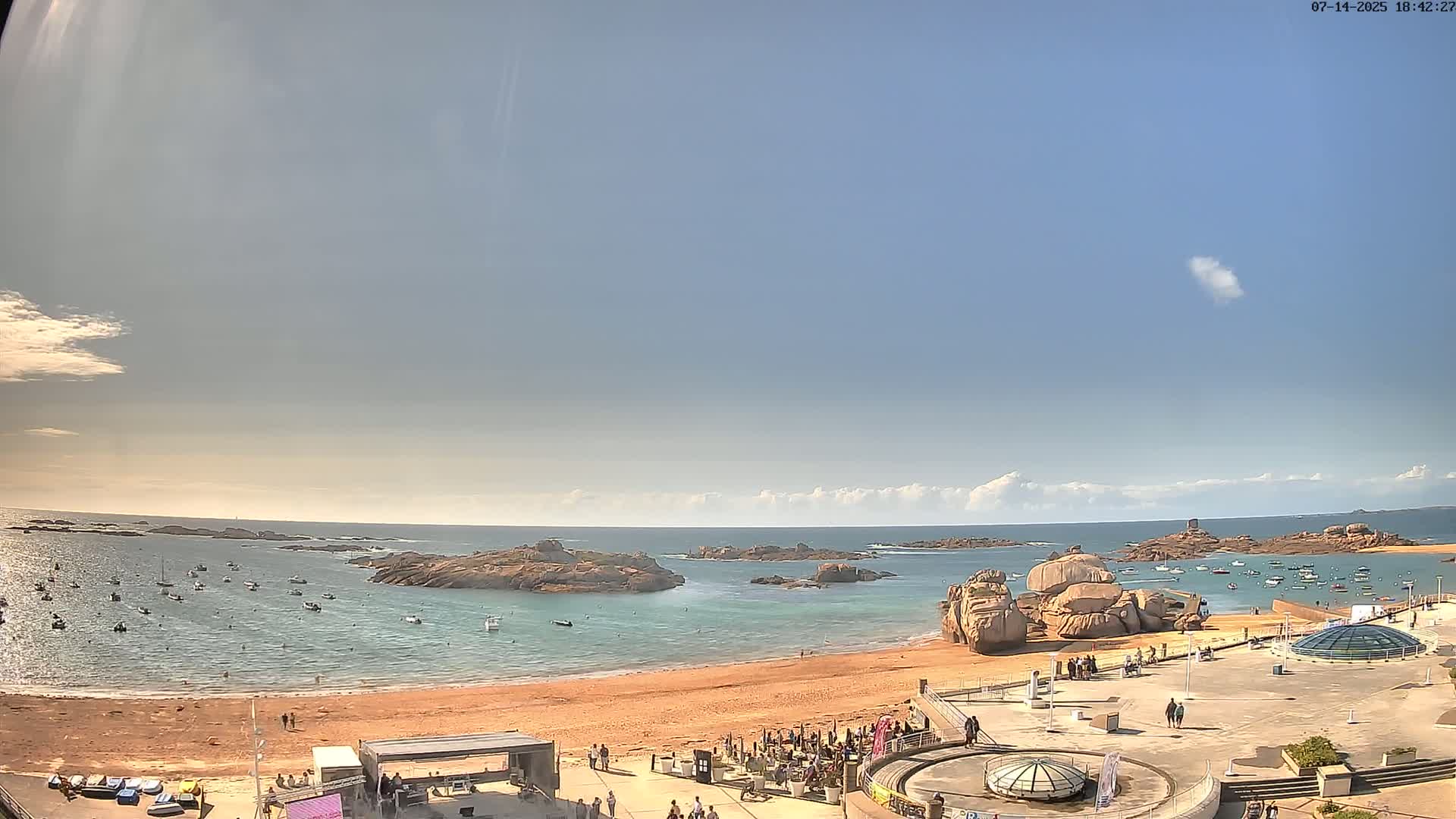 Trégastel, Plage du Coz - Pors Beach Live Cam - Lannion, Côtes-d'Armor, Bretagne, France
