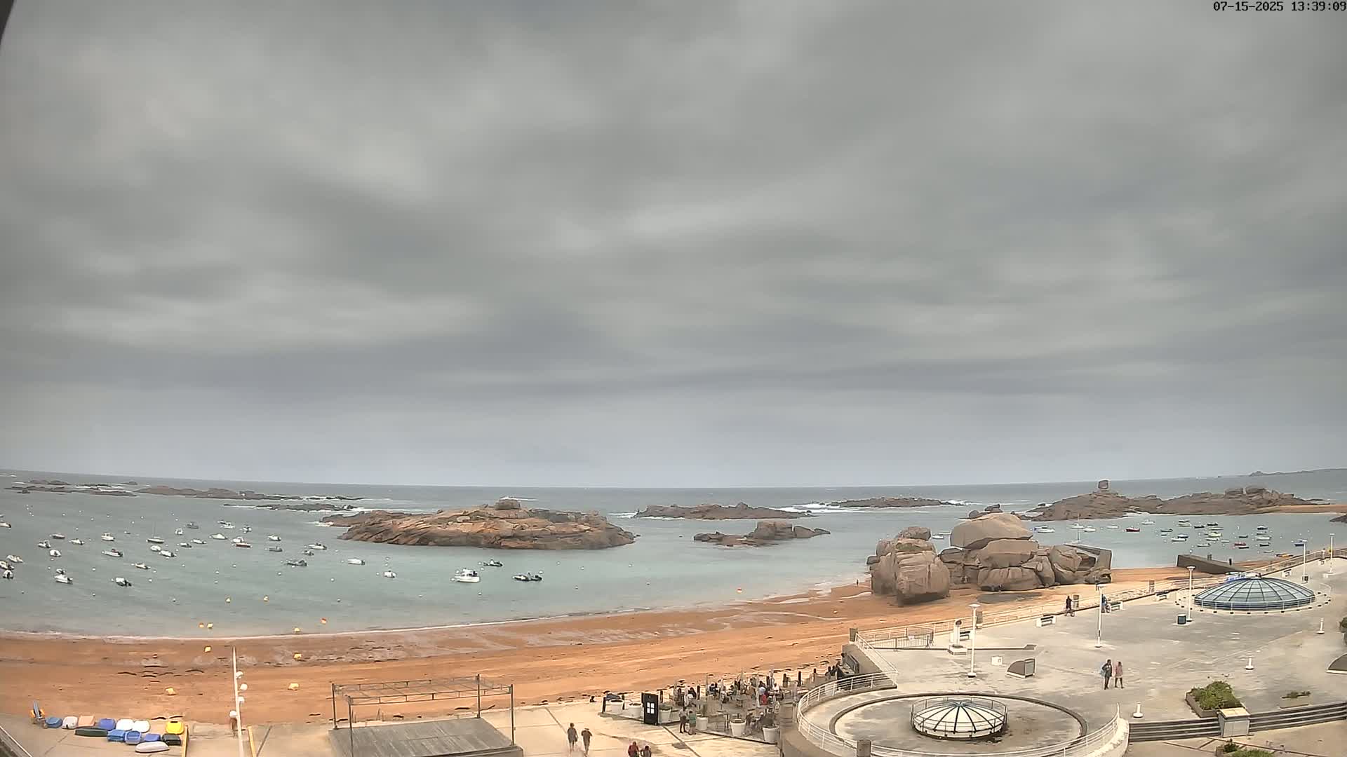 Trégastel, Plage du Coz - Pors Beach Live Cam - Lannion, Côtes-d'Armor, Bretagne, France
