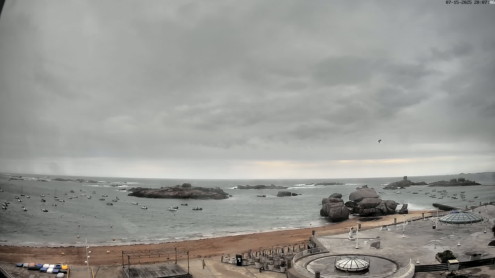 Trégastel, Plage du Coz - Pors Beach Live Cam - Lannion, Côtes-d'Armor, Bretagne, France
