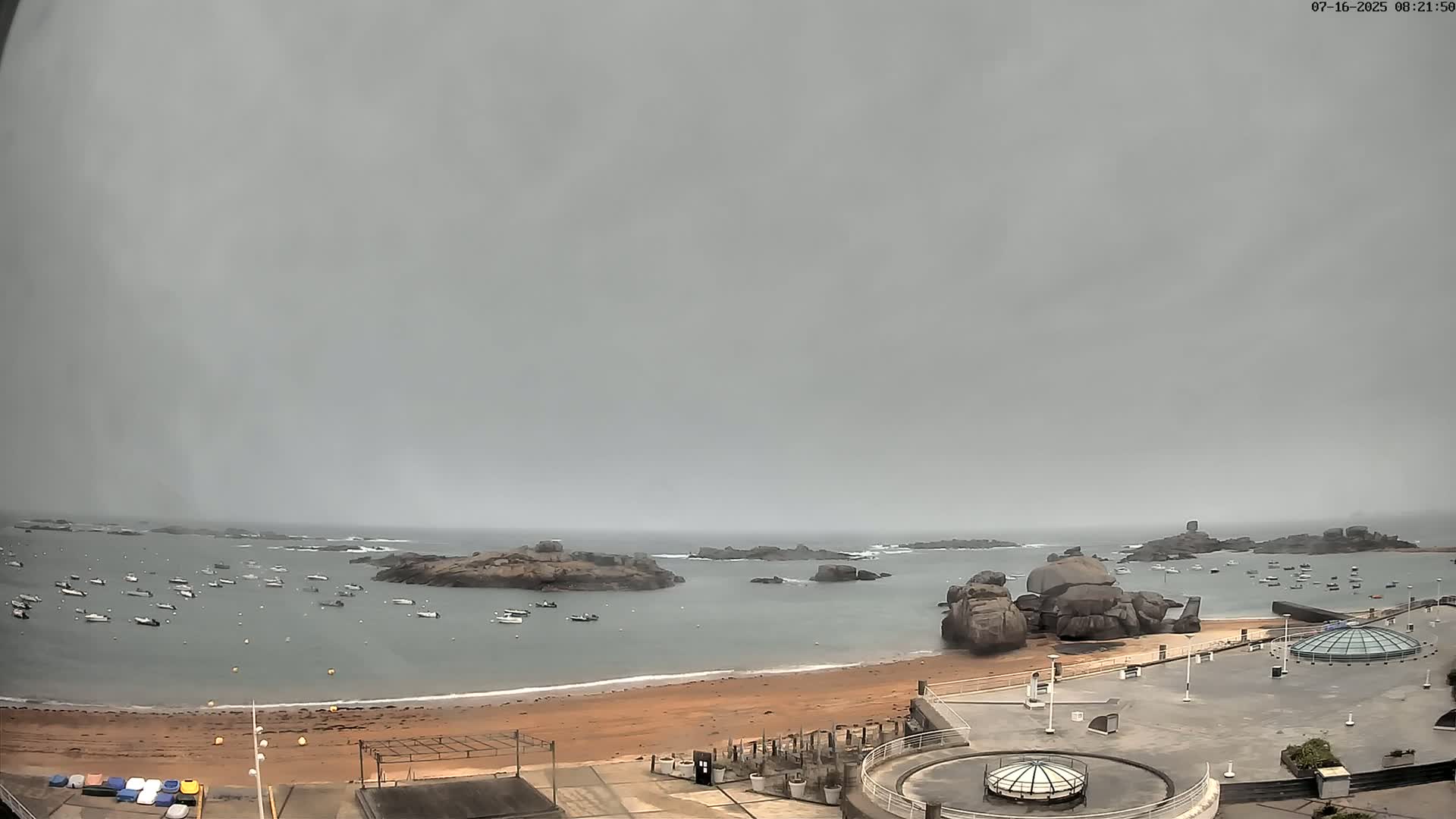 Trégastel, Plage du Coz - Pors Beach Live Cam - Lannion, Côtes-d'Armor, Bretagne, France