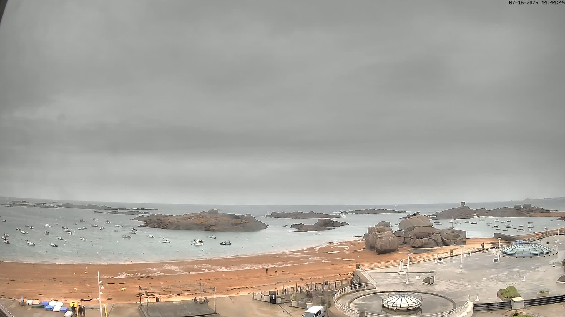 Trégastel, Plage du Coz - Pors Beach Live Cam - Lannion, Côtes-d'Armor, Bretagne, France