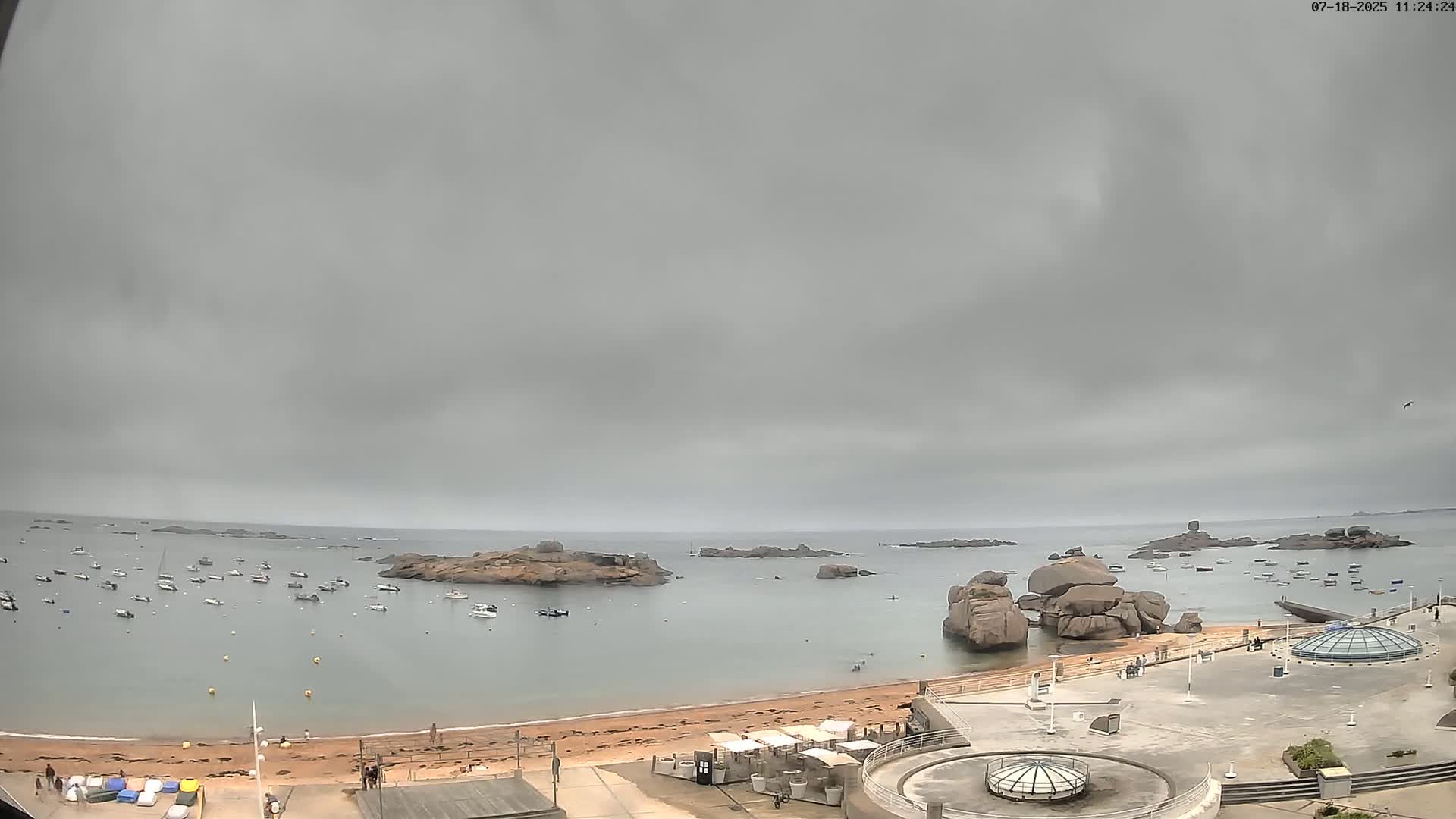 Trégastel, Plage du Coz - Pors Beach Live Cam - Lannion, Côtes-d'Armor, Bretagne, France