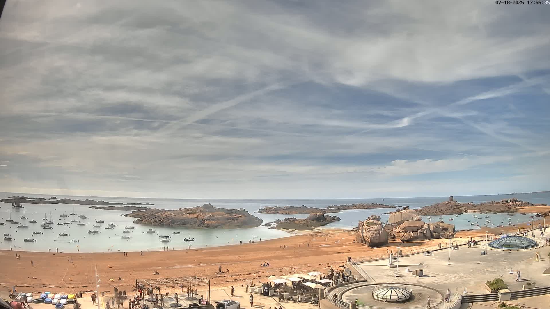 Trégastel, Plage du Coz - Pors Beach Live Cam - Lannion, Côtes-d'Armor, Bretagne, France