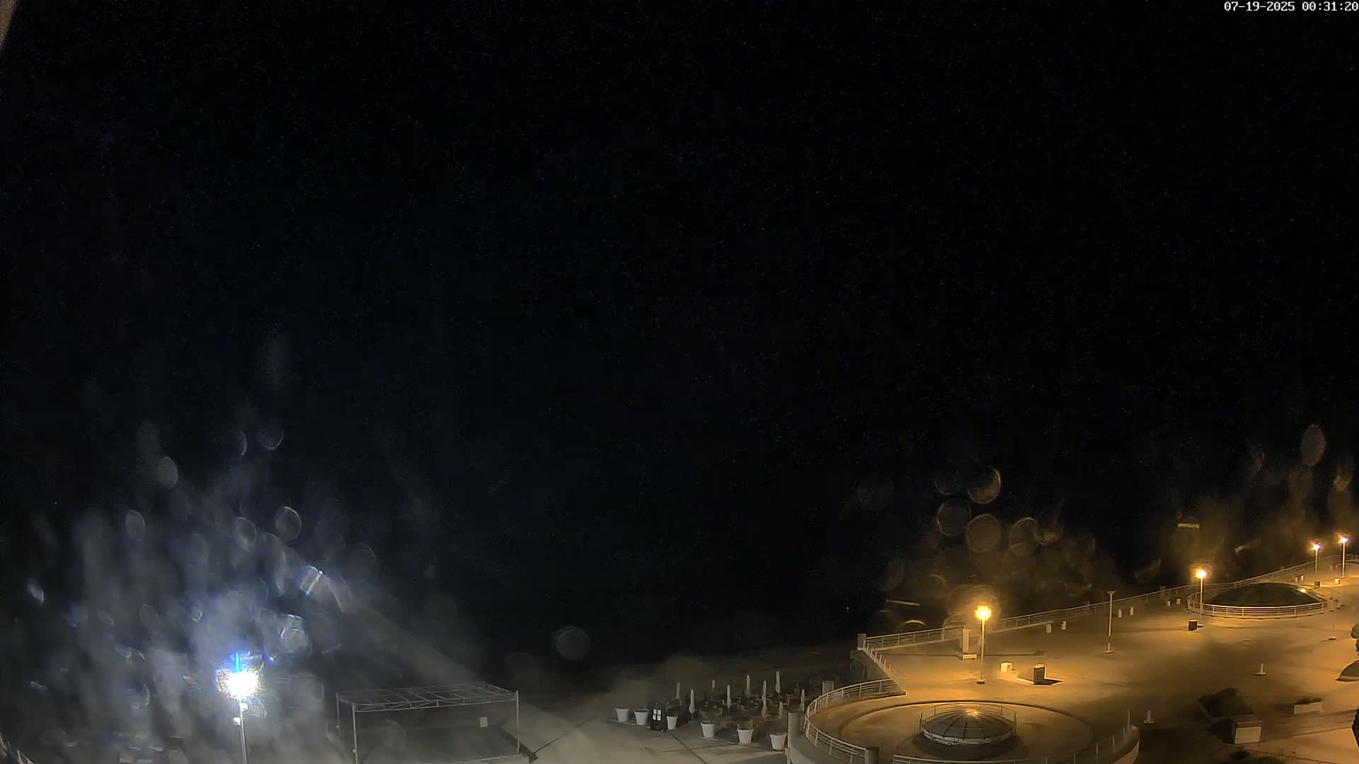 Trégastel, Plage du Coz - Pors Beach Live Cam - Lannion, Côtes-d'Armor, Bretagne, France