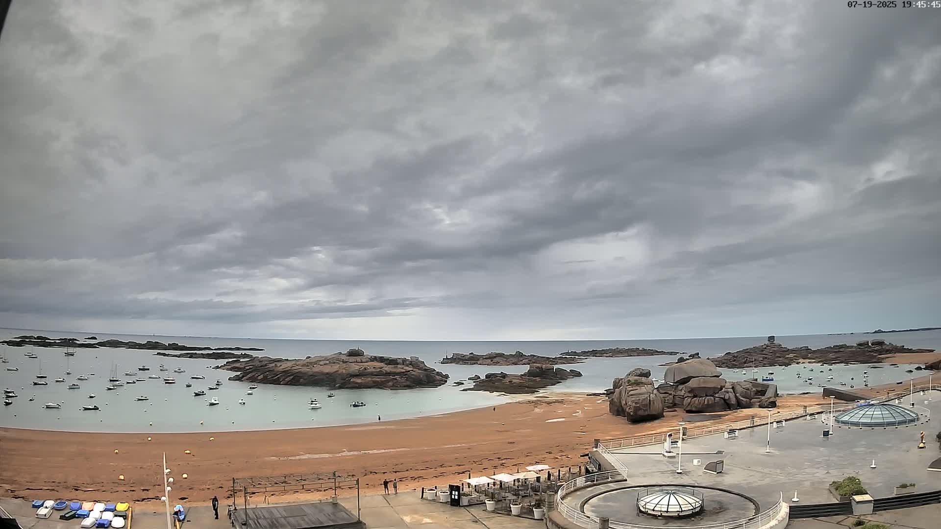 Trégastel, Plage du Coz - Pors Beach Live Cam - Lannion, Côtes-d'Armor, Bretagne, France