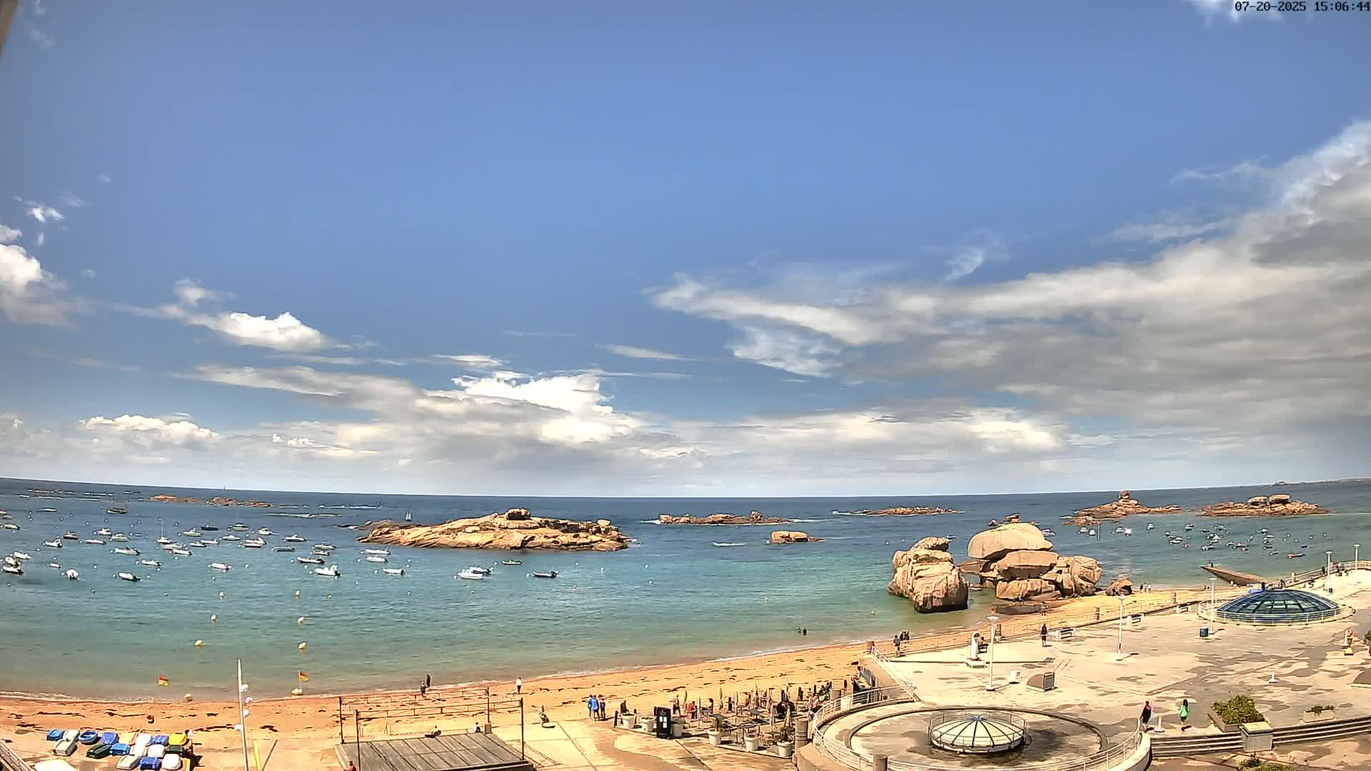 Trégastel, Plage du Coz - Pors Beach Live Cam - Lannion, Côtes-d'Armor, Bretagne, France