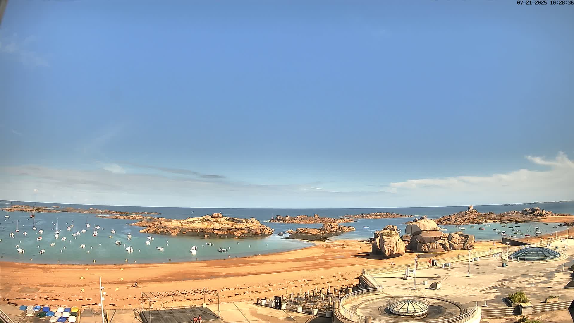 Trégastel, Plage du Coz - Pors Beach Live Cam - Lannion, Côtes-d'Armor, Bretagne, France