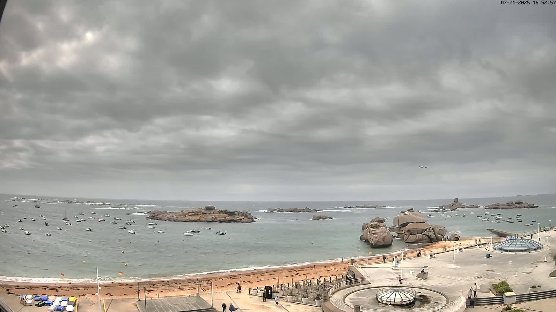 Trégastel, Plage du Coz - Pors Beach Live Cam - Lannion, Côtes-d'Armor, Bretagne, France