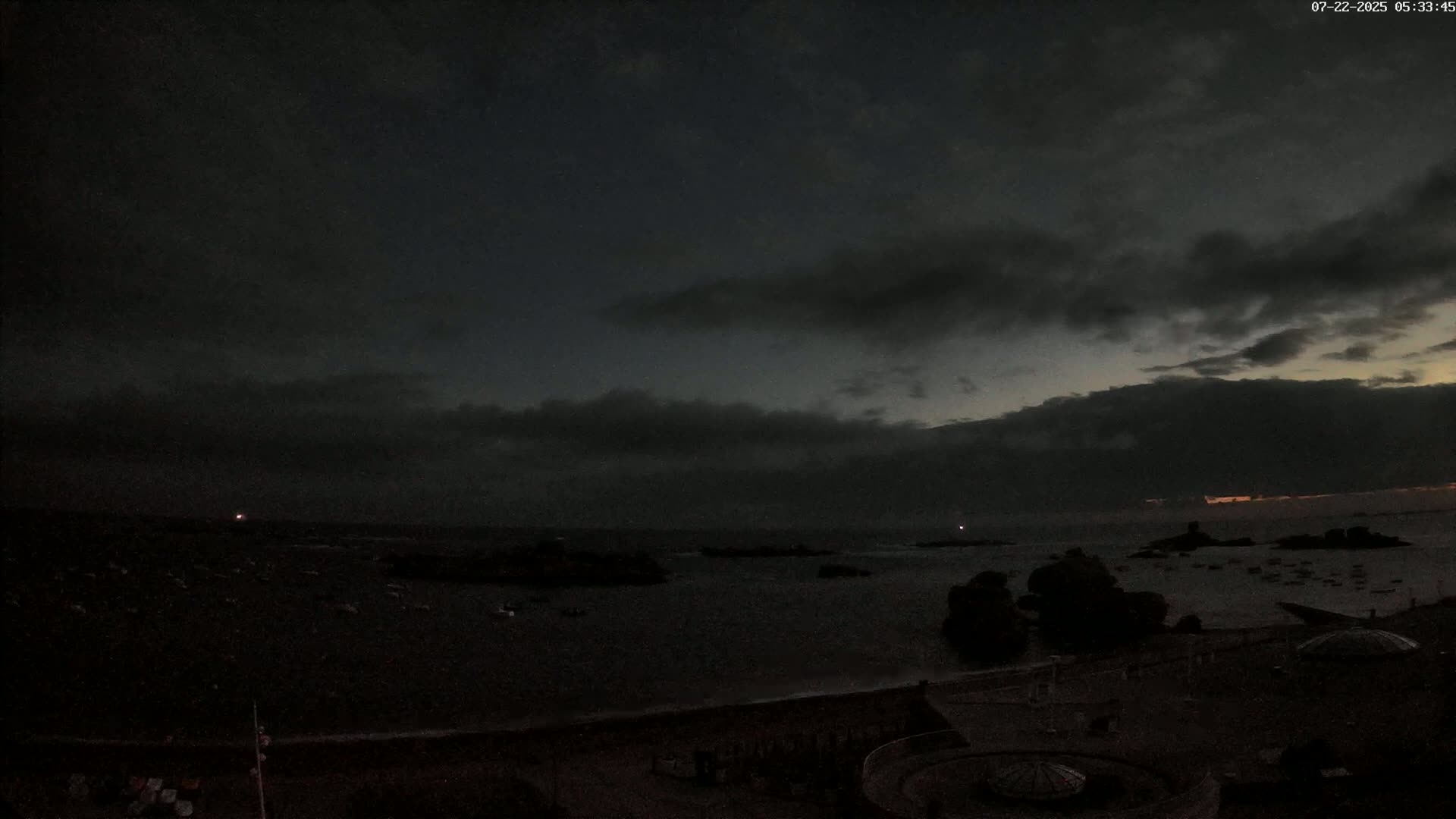 Trégastel, Plage du Coz - Pors Beach Live Cam - Lannion, Côtes-d'Armor, Bretagne, France
