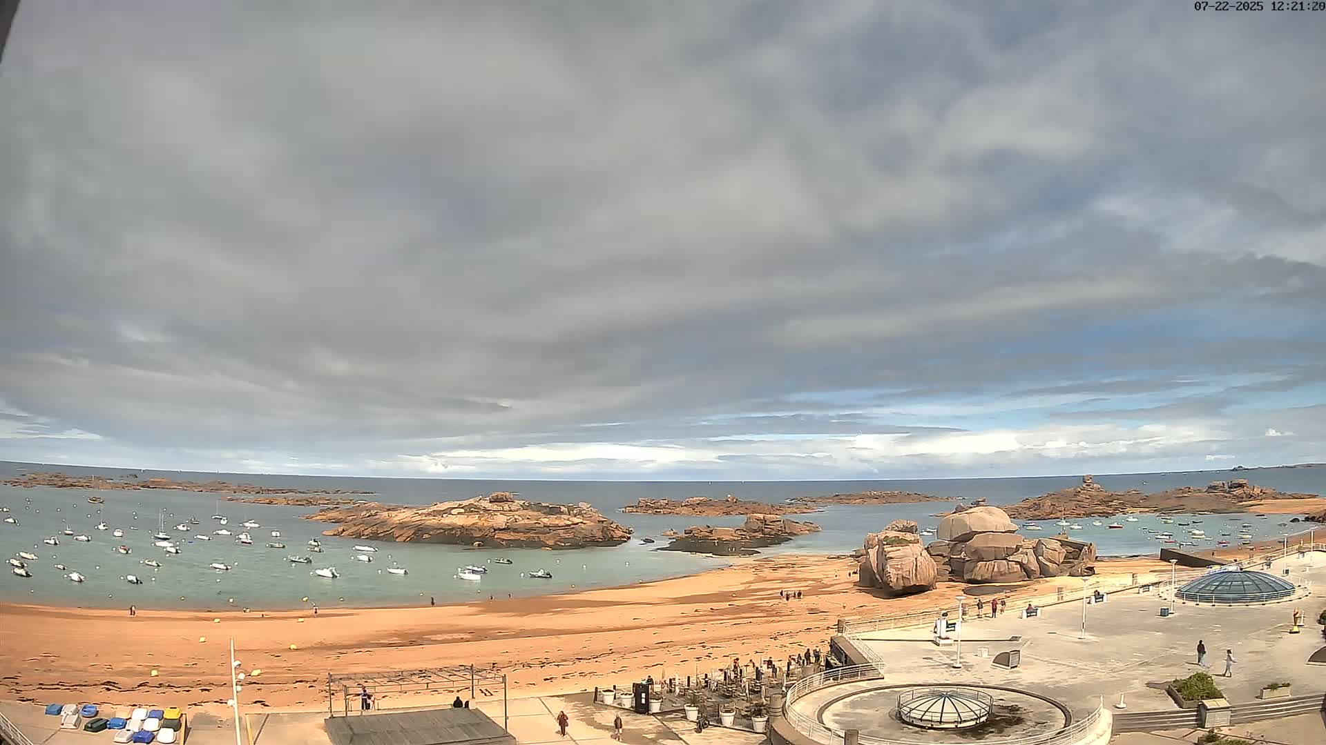 Trégastel, Plage du Coz - Pors Beach Live Cam - Lannion, Côtes-d'Armor, Bretagne, France