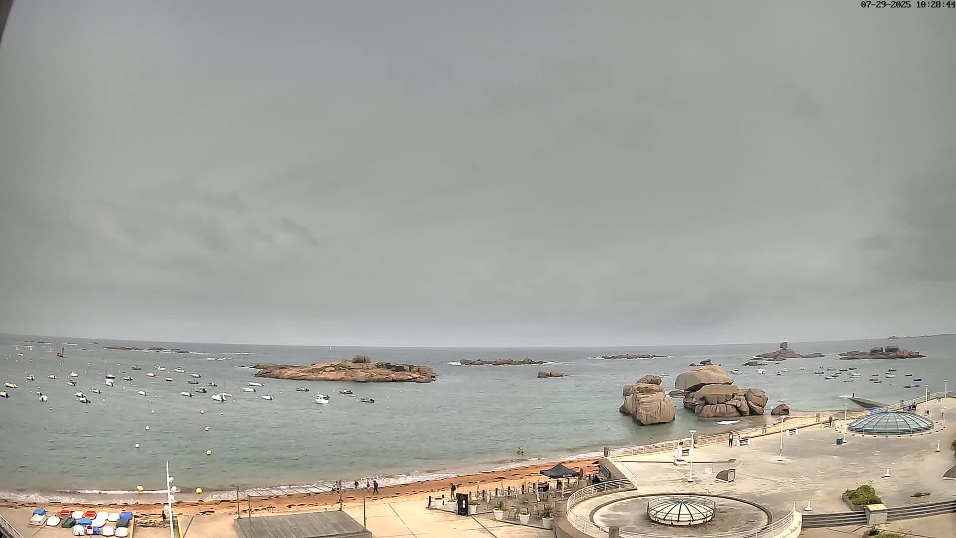 Trégastel, Plage du Coz - Pors Beach Live Cam - Lannion, Côtes-d'Armor, Bretagne, France