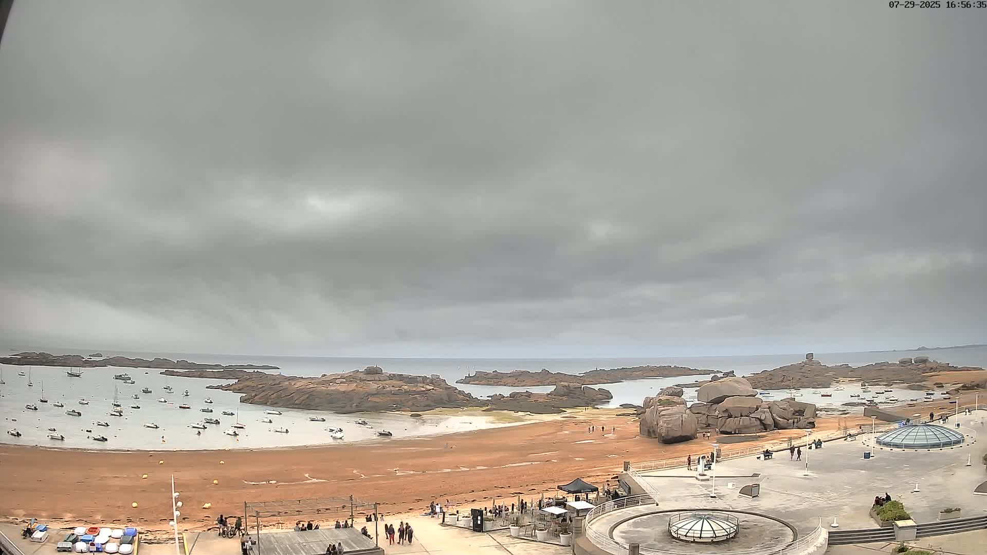 Trégastel, Plage du Coz - Pors Beach Live Cam - Lannion, Côtes-d'Armor, Bretagne, France