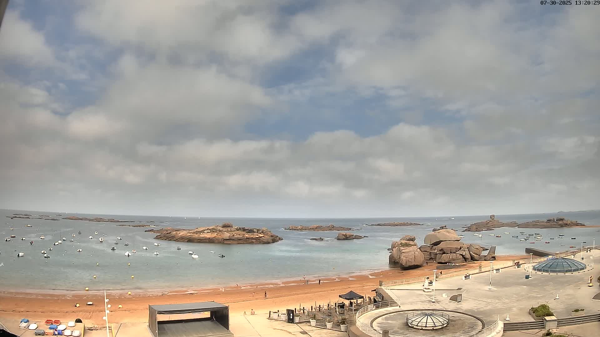 Trégastel, Plage du Coz - Pors Beach Live Cam - Lannion, Côtes-d'Armor, Bretagne, France