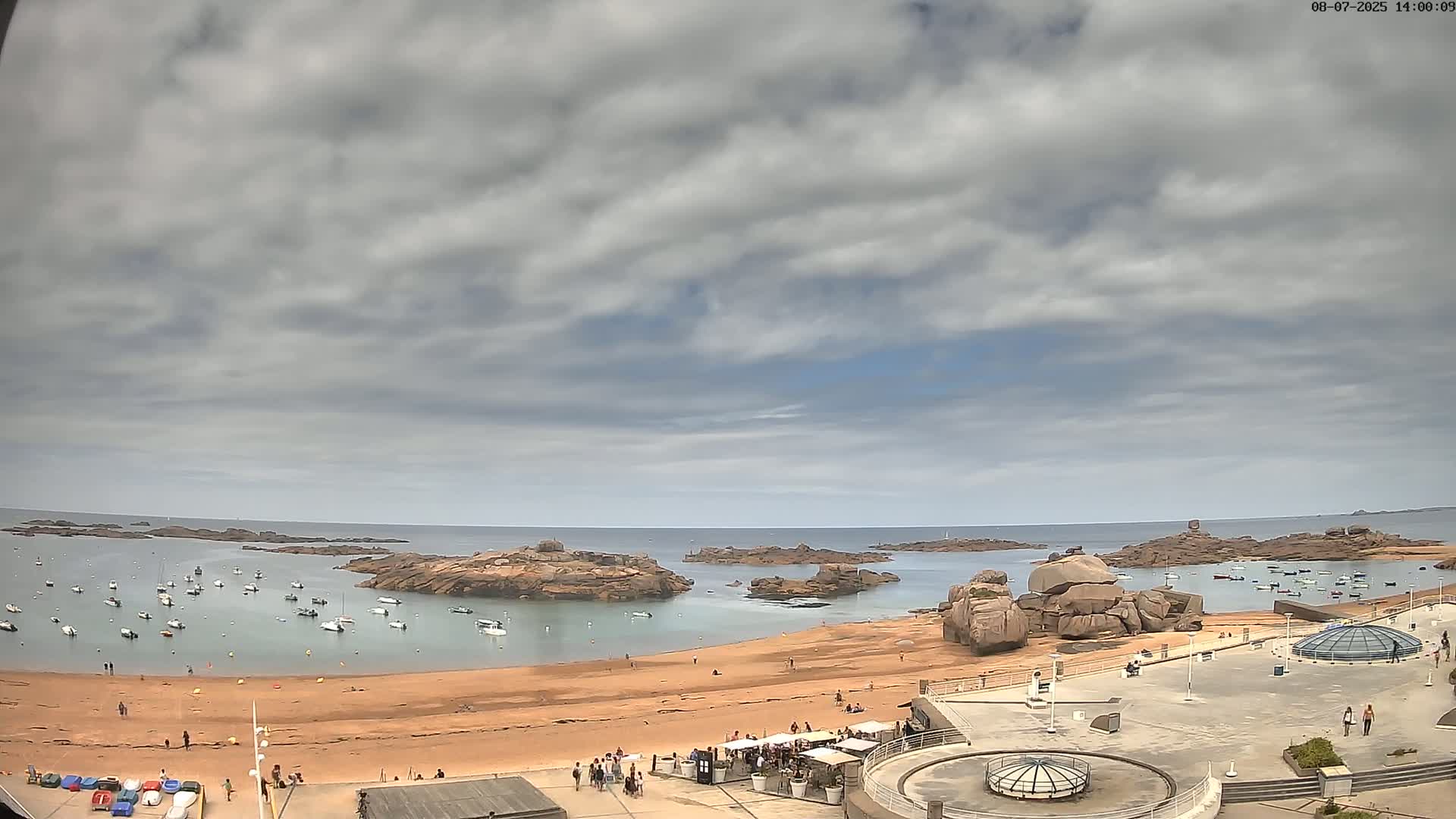 Trégastel, Plage du Coz - Pors Beach Live Cam - Lannion, Côtes-d'Armor, Bretagne, France