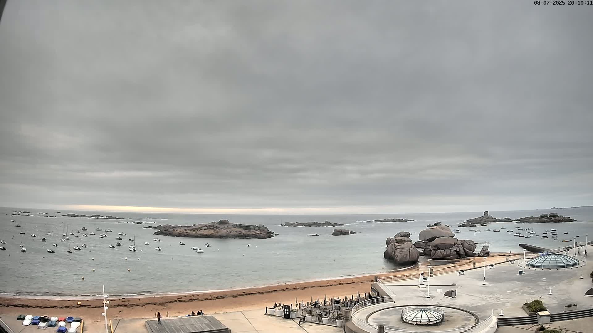 Trégastel, Plage du Coz - Pors Beach Live Cam - Lannion, Côtes-d'Armor, Bretagne, France