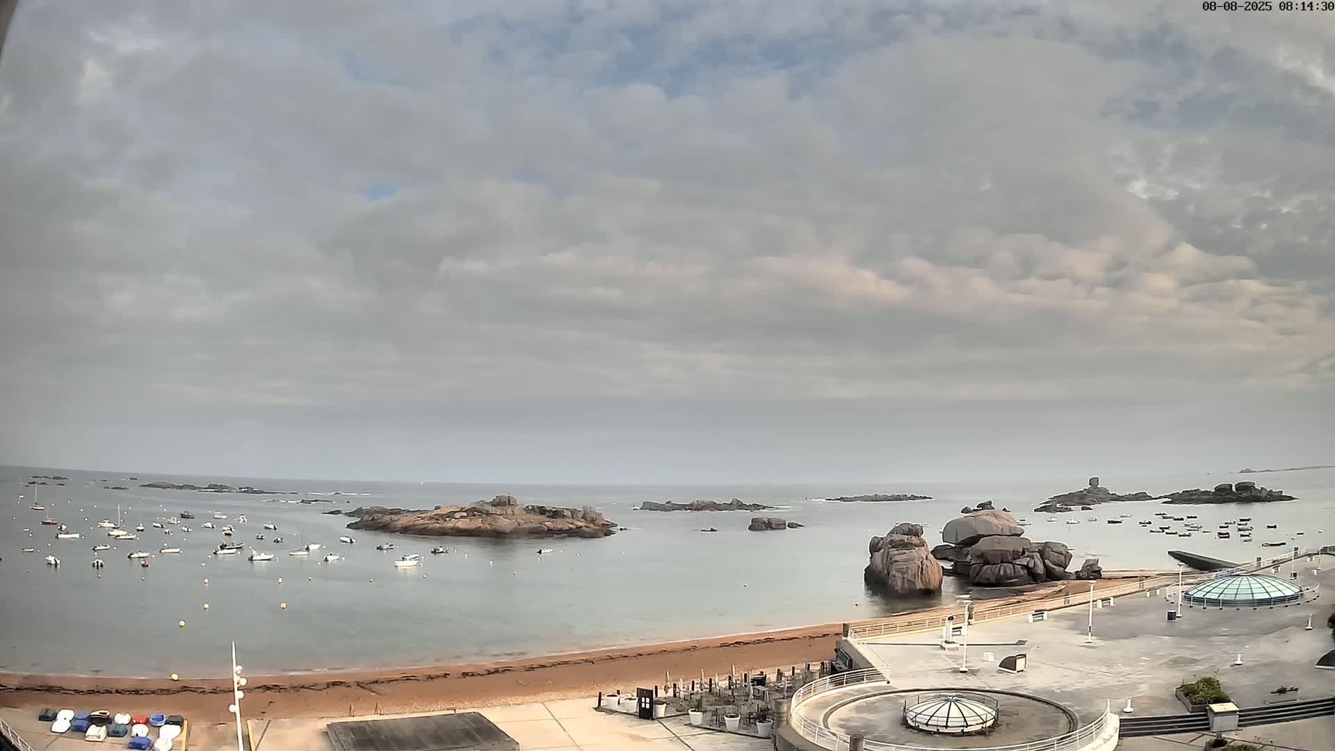 Trégastel, Plage du Coz - Pors Beach Live Cam - Lannion, Côtes-d'Armor, Bretagne, France