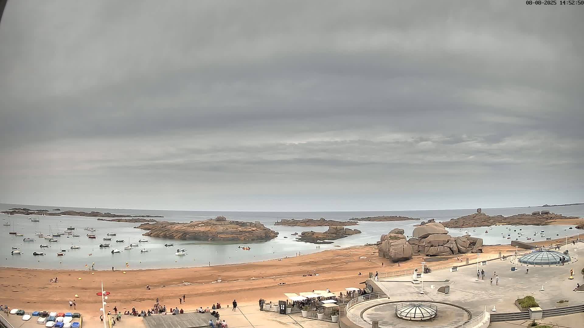 Trégastel, Plage du Coz - Pors Beach Live Cam - Lannion, Côtes-d'Armor, Bretagne, France