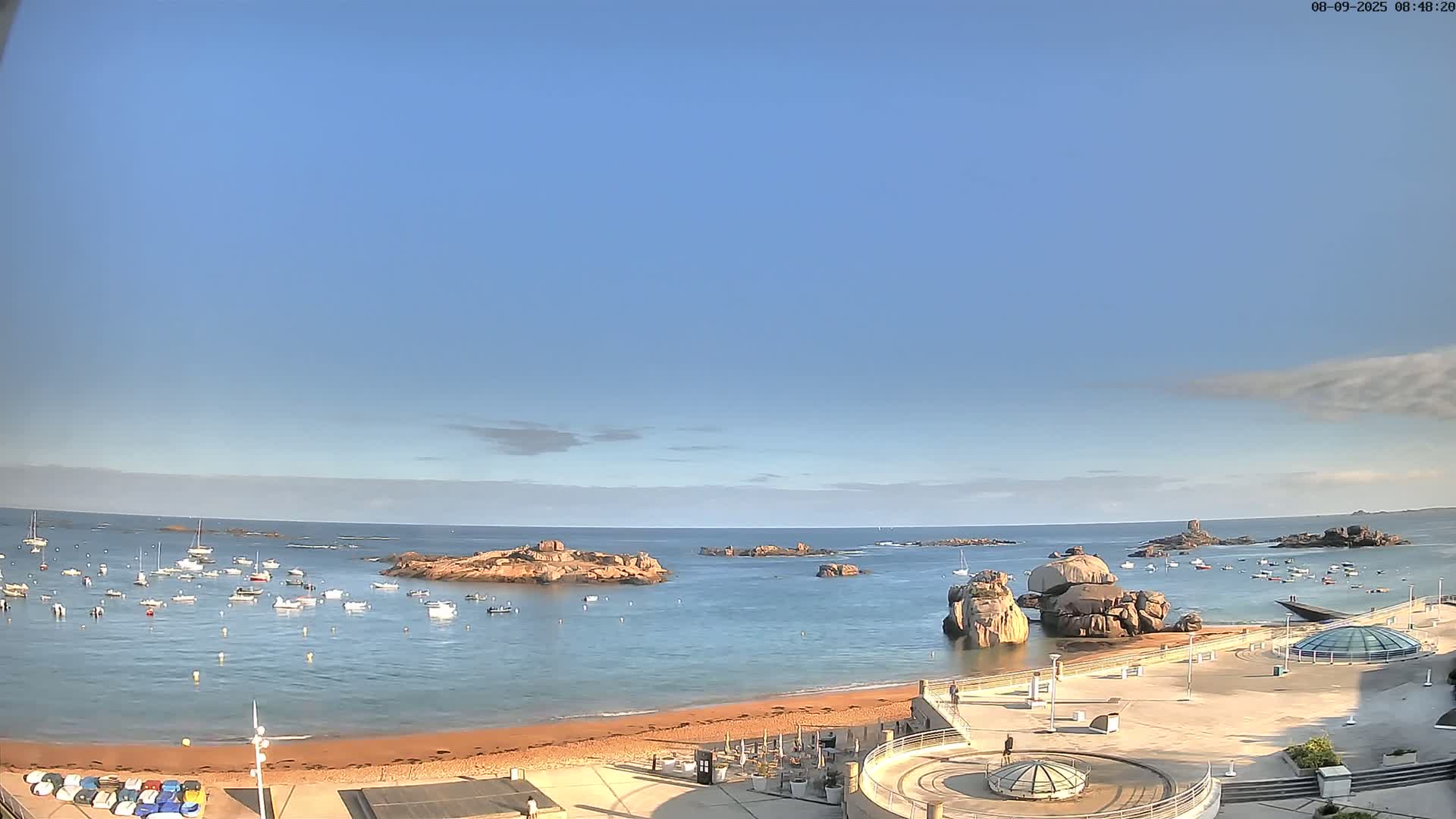 Trégastel, Plage du Coz - Pors Beach Live Cam - Lannion, Côtes-d'Armor, Bretagne, France