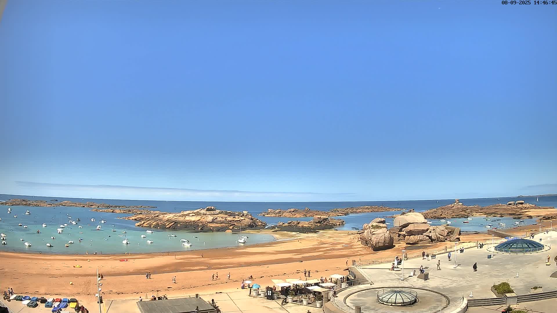 Trégastel, Plage du Coz - Pors Beach Live Cam - Lannion, Côtes-d'Armor, Bretagne, France