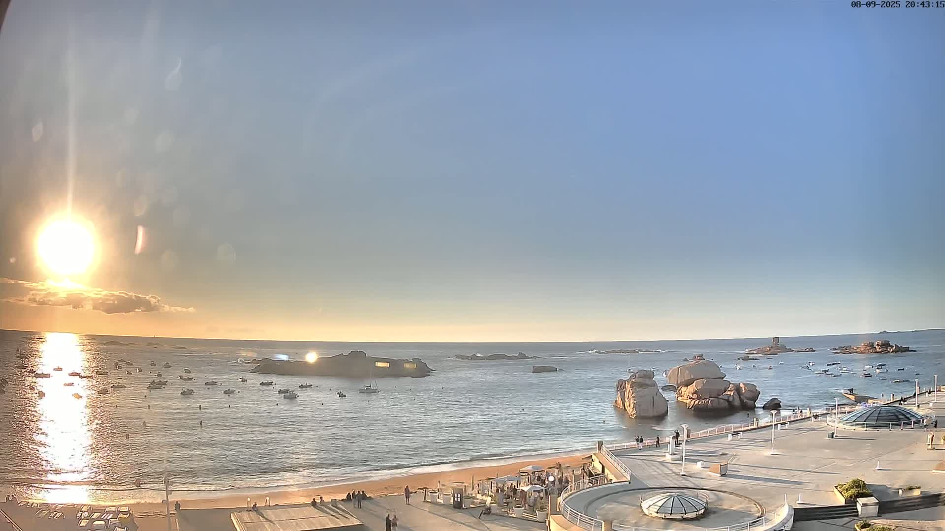 Trégastel, Plage du Coz - Pors Beach Live Cam - Lannion, Côtes-d'Armor, Bretagne, France