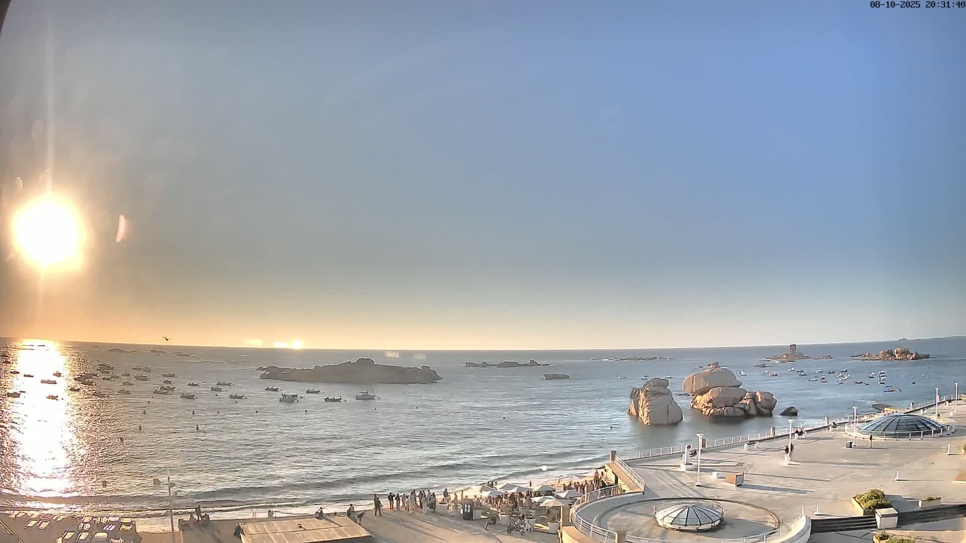 Trégastel, Plage du Coz - Pors Beach Live Cam - Lannion, Côtes-d'Armor, Bretagne, France