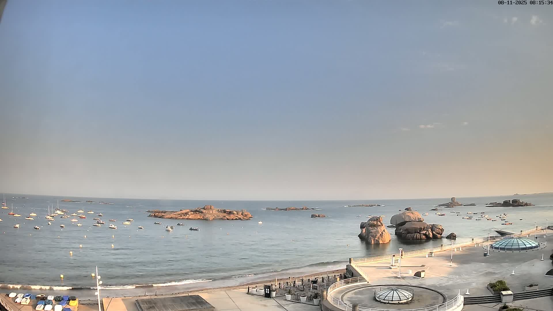 Trégastel, Plage du Coz - Pors Beach Live Cam - Lannion, Côtes-d'Armor, Bretagne, France