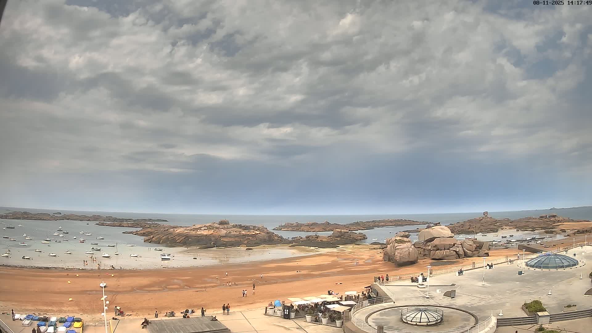Trégastel, Plage du Coz - Pors Beach Live Cam - Lannion, Côtes-d'Armor, Bretagne, France